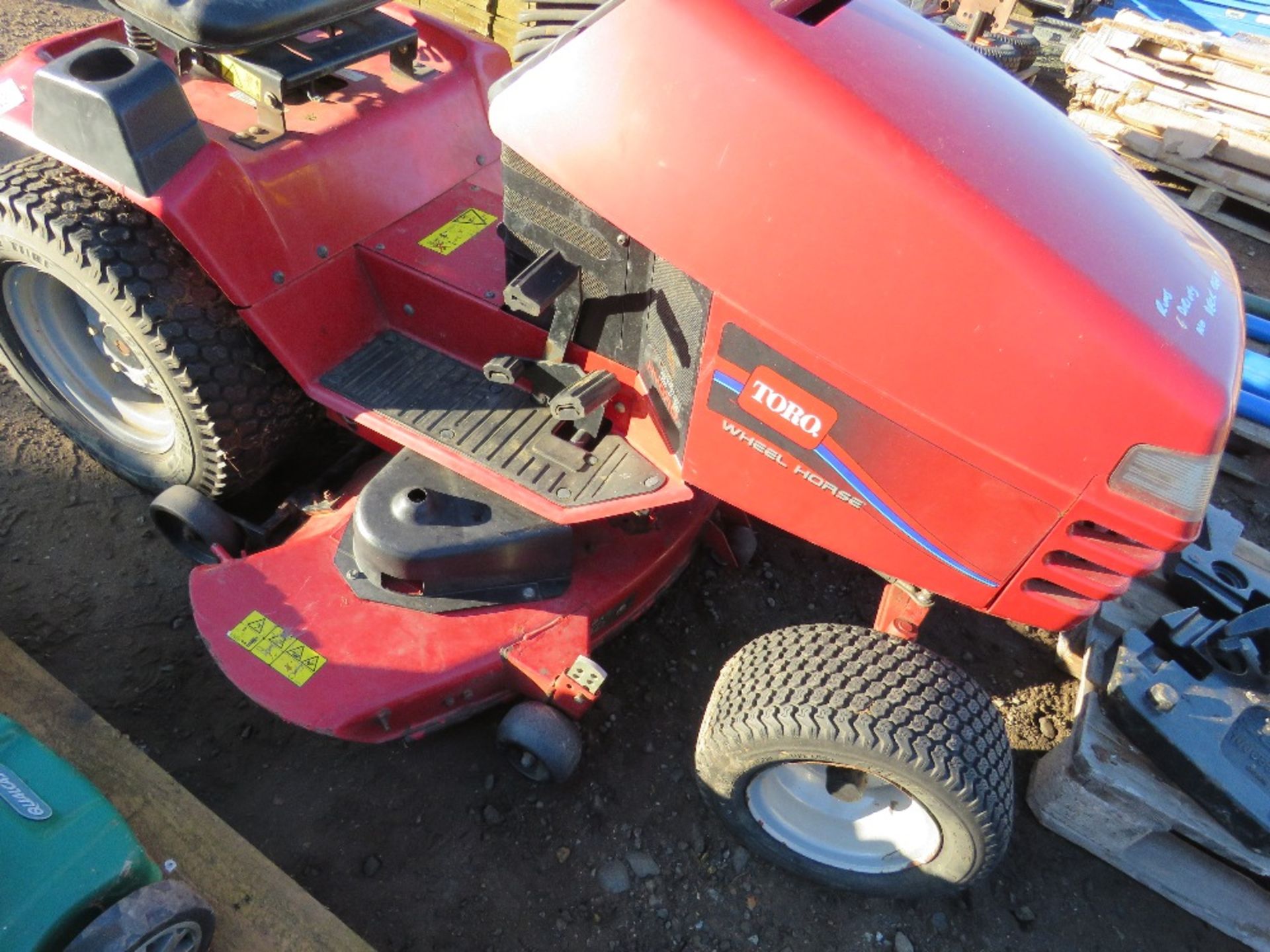 TORO WHEELHORSE HYDRO 270 MOWER.MULCHING MOWER DECK FITTED. WHEN TESTED WAS SEEN TO RUN AND DRIVE BU - Image 6 of 6