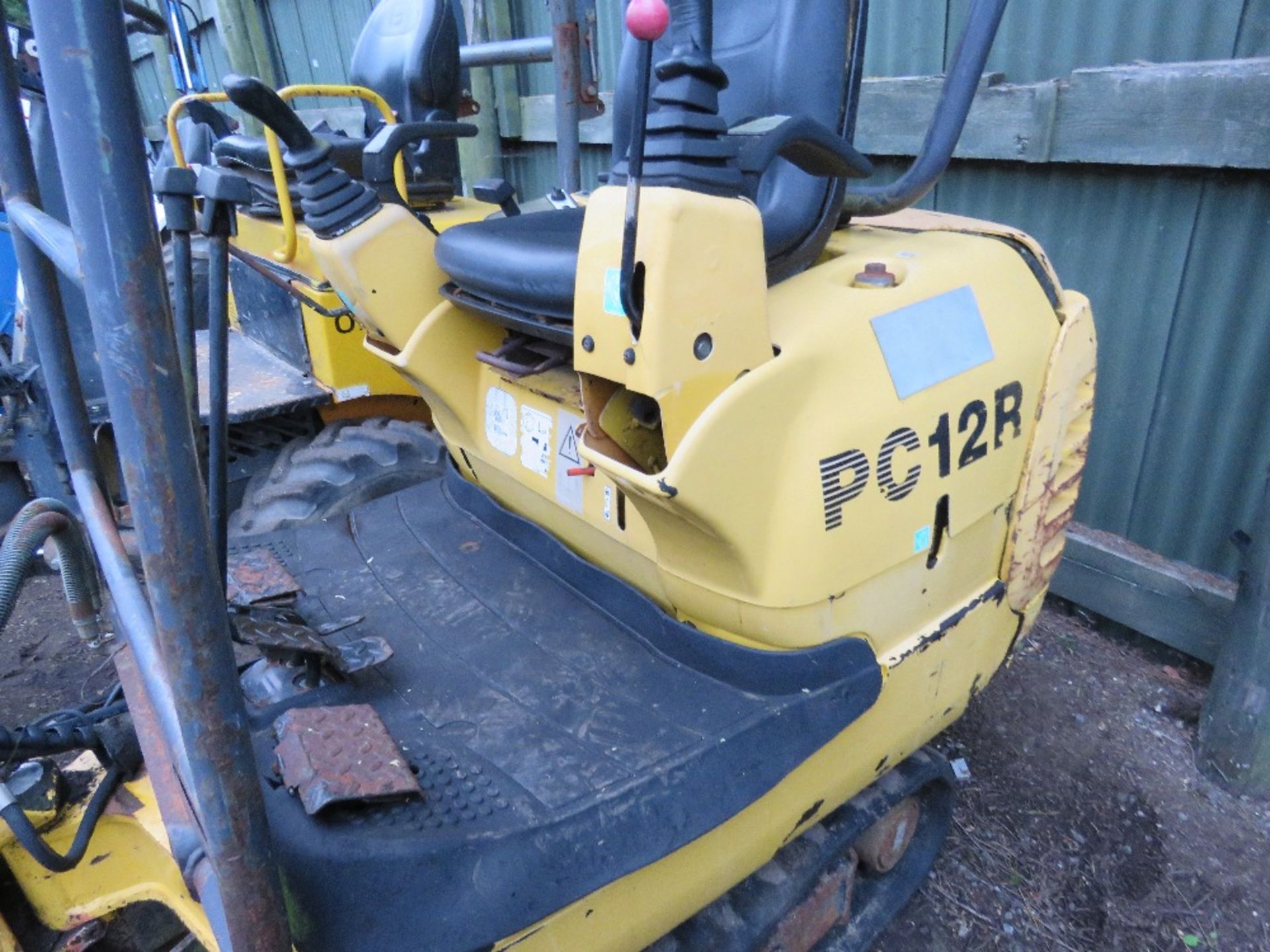 KOMATSU PC12R RUBBER TRACKED MINI EXCAVATOR WITH 3 X BUCKETS. 3731 REC HOURS. YEAR 1999 APPROX. SN:F - Image 6 of 7