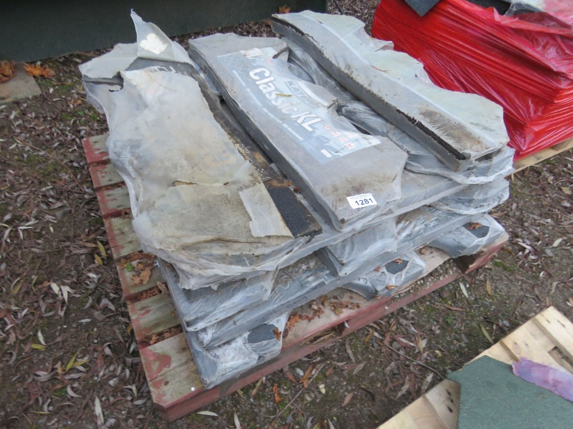 PALLET OF CLASSIC KL FELT ROOF SHINGLES.THIS LOT IS SOLD UNDER THE AUCTIONEERS MARGIN SCHEME, THEREF