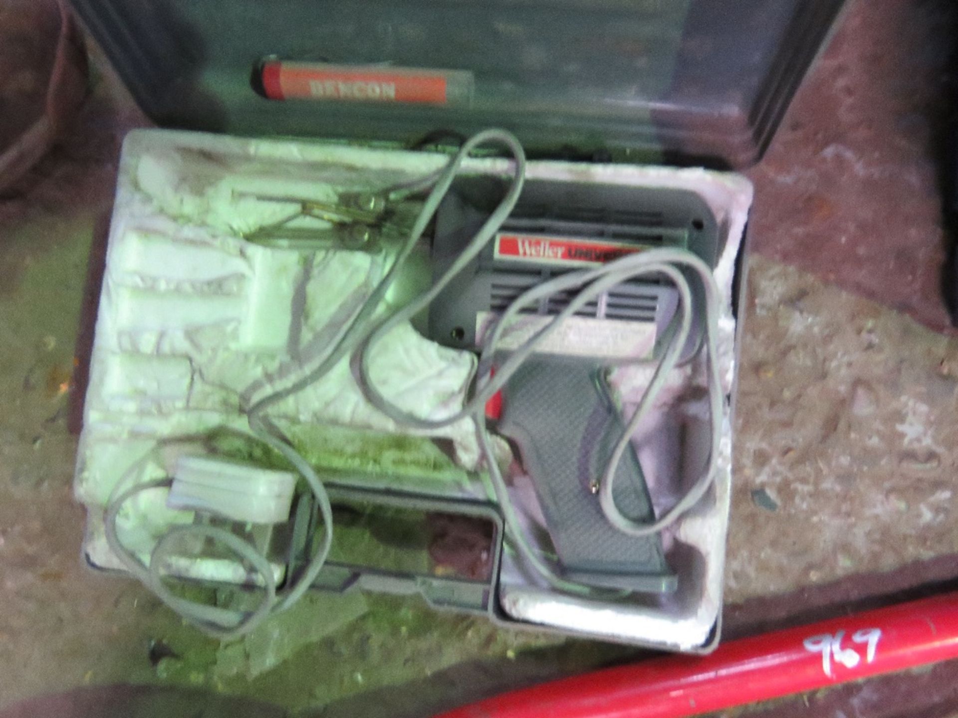 ELECTRIC SOLDERING IRON PLUS A MANUAL PIPE BENDER. THIS LOT IS SOLD UNDER THE AUCTIONEERS MARGIN SCH