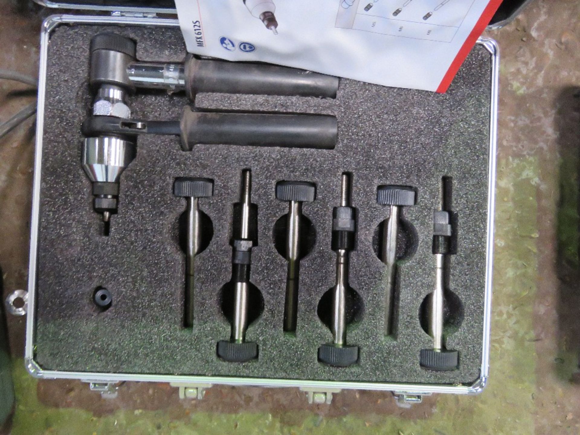 MASTERFIX MFX612 FIXING KIT IN A CASE. THIS LOT IS SOLD UNDER THE AUCTIONEERS MARGIN SCHEME, THEREFO