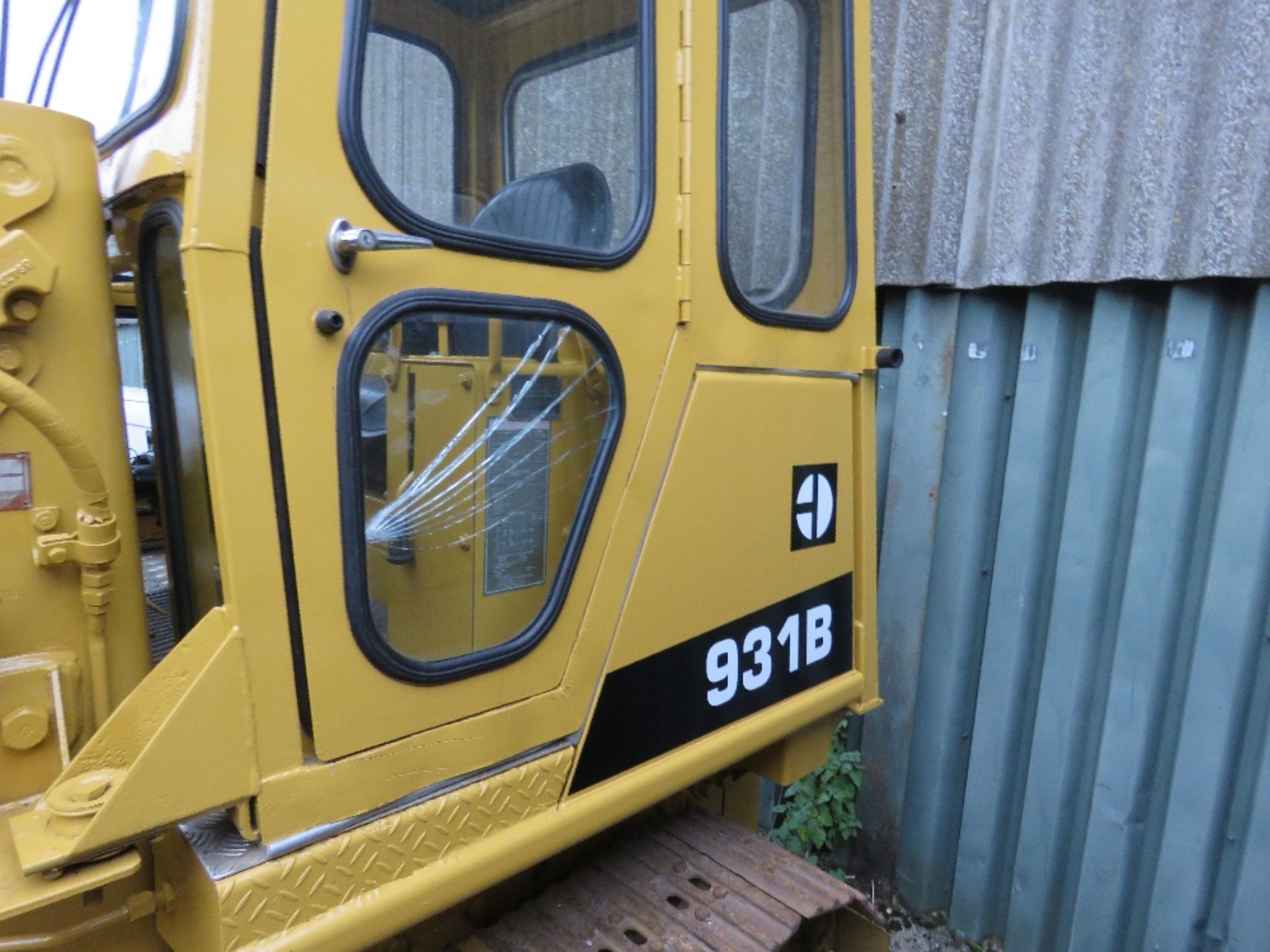 CATERPILLAR / CAT 931B TRACKED LOADING SHOVEL WITH 4 IN 1 BUCKET. SHOWING 3361 HOURS ON THE CLOCK. S - Image 5 of 10