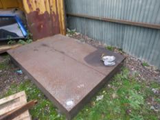 WEIGHMASTER PALLET WEIGHING SCALES. BUBBLE UNDER PLATE TYPE, WITH READ OUT HEAD. 5FT X 7FT BED APPRO
