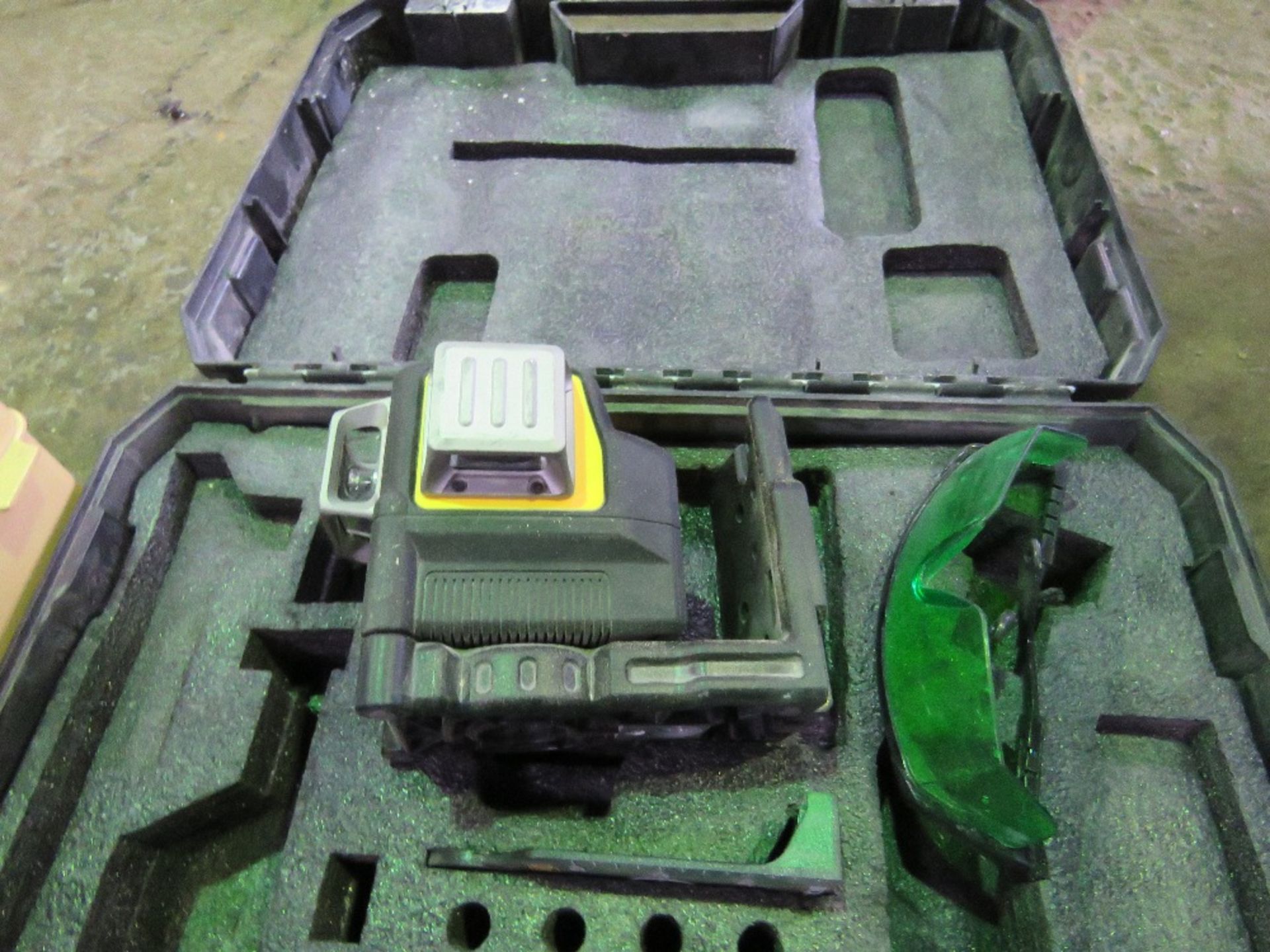 DEWALT LASER LEVEL SET. SOLD UNDER THE AUCTIONEERS MARGIN SCHEME THEREFORE NO VAT WILL BE CHARGED ON - Image 2 of 3