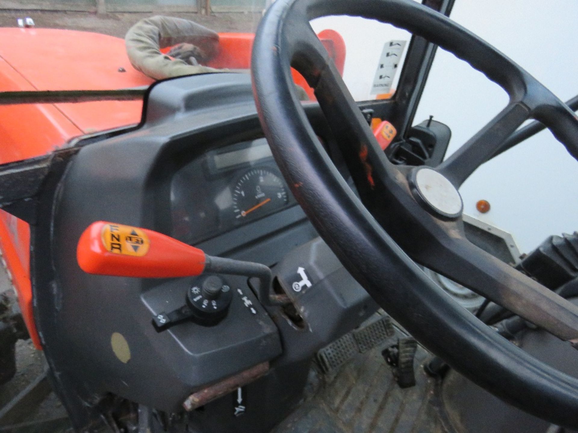 KUBOTA L5030 4WD TRACTOR WITH LOADER AND BUCKET. REG:PO55 KVU (LOG BOOK TO APPLY FOR). SN:37647. WHE - Image 8 of 16