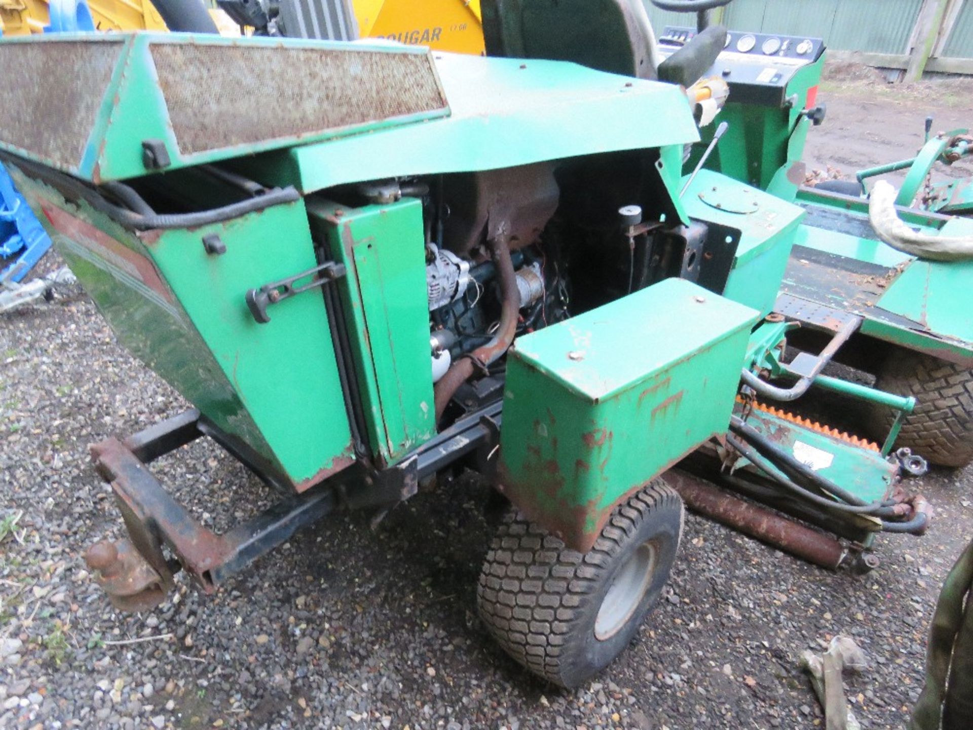 RANSOMES 5 GANG FAIRWAY 300 MOWER. KUBOTA 4 CYLINDER DIESEL ENGINE. - Image 7 of 8