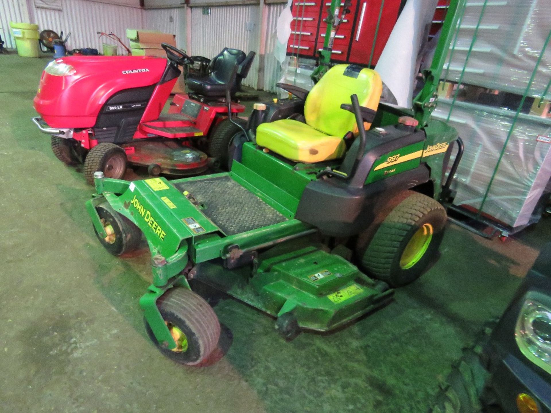 JOHN DEERE 997 Z TRAK PROFESSIONAL ZERO TURN RIDE ON MOWER, YEAR 2009 BUILD. 2547 REC HOURS. SN:TC99 - Image 3 of 6