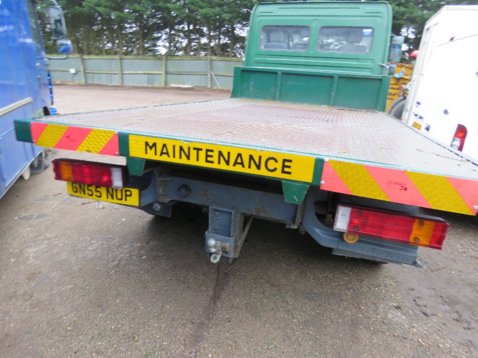 MERCEDES 7.5TONNE FLAT BED LORRY REG:GN55 NUP. MANUAL GEARBOX. STEEL CHEQUER PLATE BODY, 12FT LENGTH - Image 10 of 10