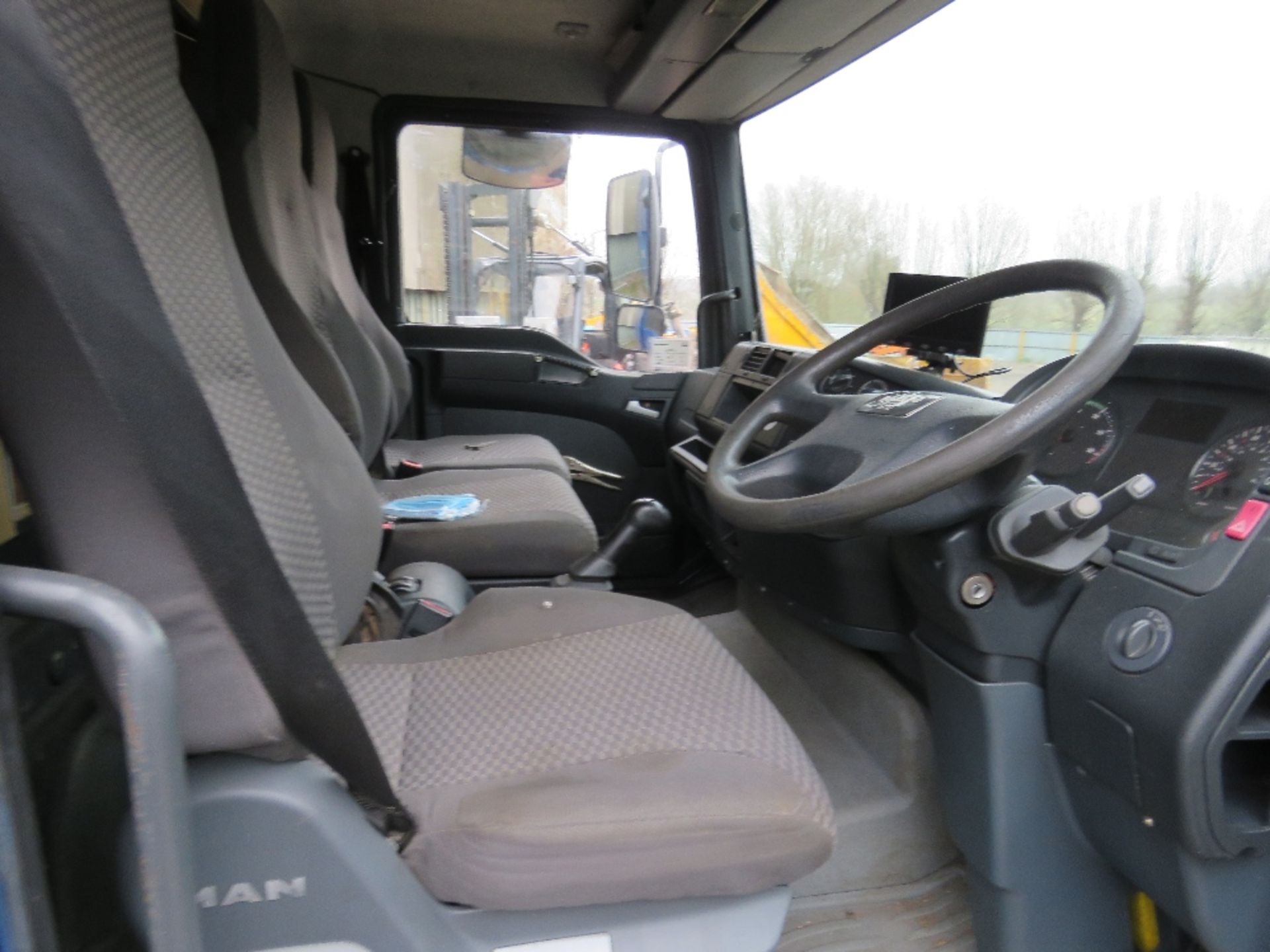 MAN TGL7.150 HORSE BOX LORRY WITH LIVING AREA. REG:NX06 EEW. 358,056 REC KMS. WITH TOWBAR BRACKET. S - Image 2 of 10