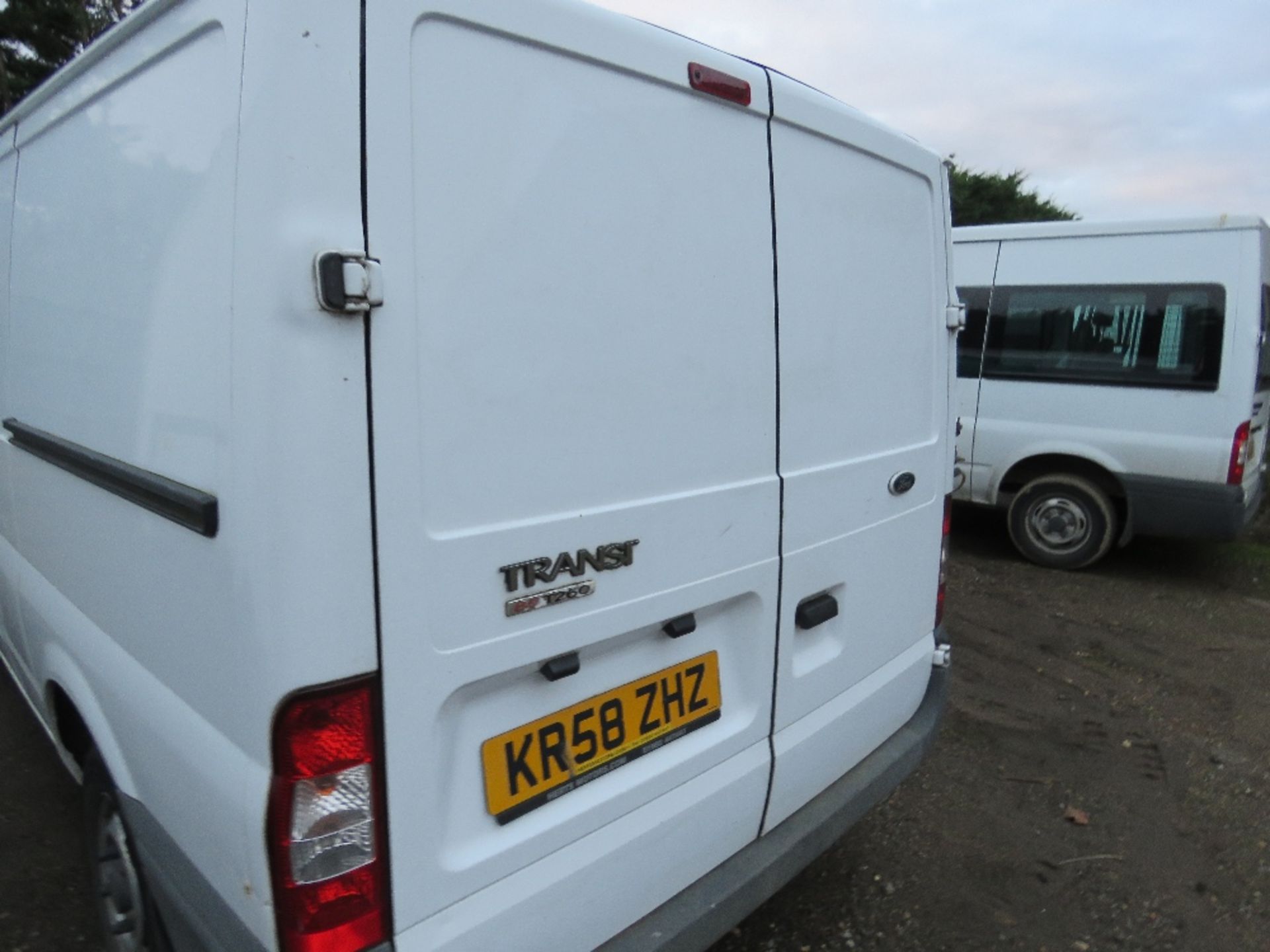 FORD TRANSIT 85 T260M FWD PANEL VAN REG:KR58 ZHZ. 150,769 REC HRS. DIRECT FROM LOCAL COMPANY SELLING - Image 5 of 15