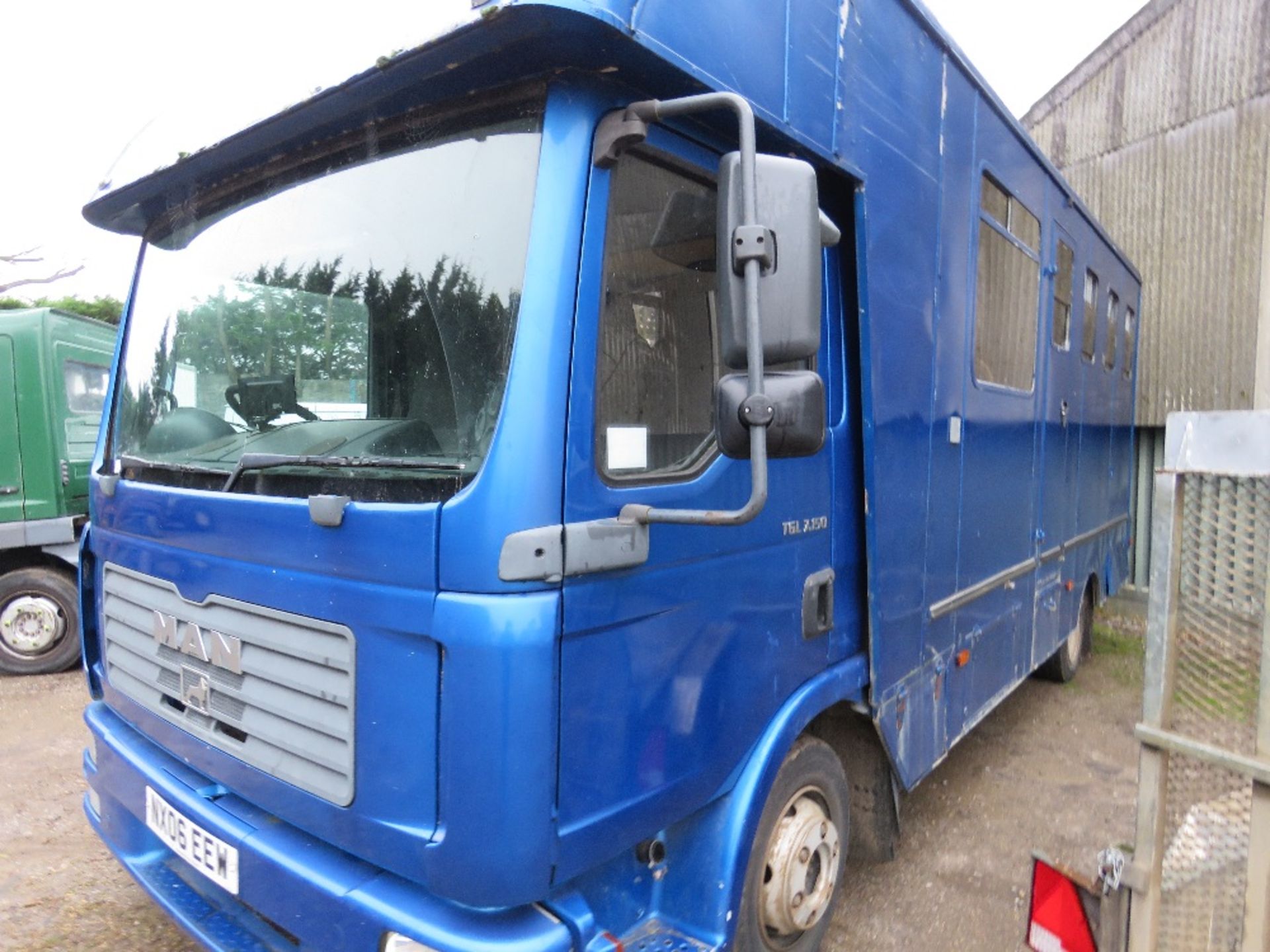 MAN TGL7.150 HORSE BOX LORRY WITH LIVING AREA. REG:NX06 EEW. 358,056 REC KMS. WITH TOWBAR BRACKET. S - Image 5 of 10