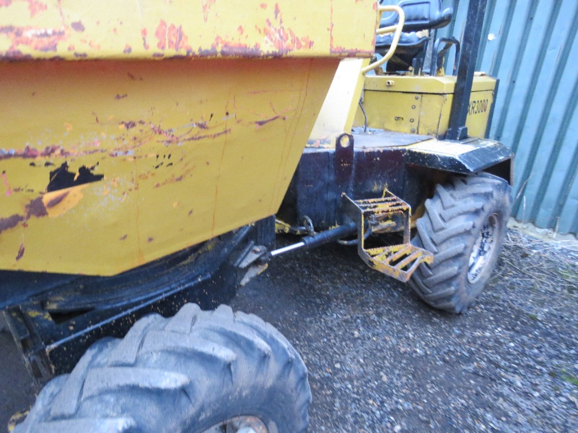 BARFORD SX3000 3 TONNE SWIVEL SKIP DUMPER, YEAR 2001. DEUTZ AIR COOLED ENGINE. SN:SX3898/SHMC0091. D - Image 8 of 10