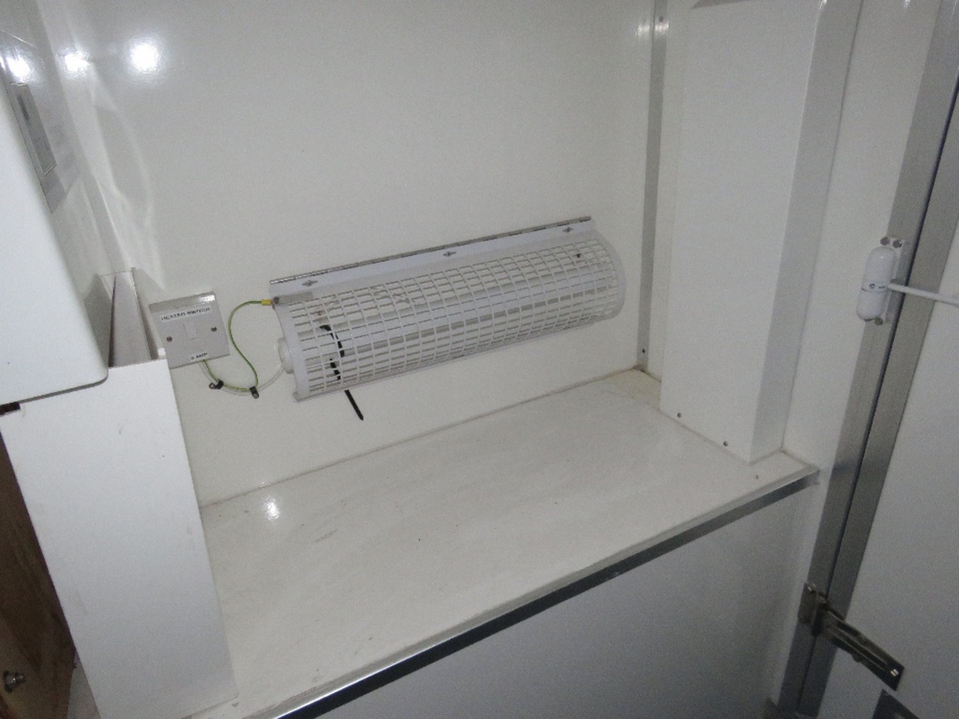 AIR MANAGEMNET SYSTEMS TINY LIGHT UV SINGLE AXLED DECONTAMINATION SHOWER UNIT. SN:DC16.11.13. 10FT L - Image 11 of 13