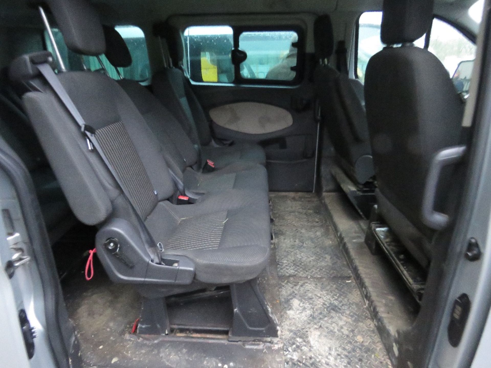 FORD TRANSIT TORNEO CUSTOM 8 SEATER MINIBUS REG: AF14 WFS. 203,435 REC MILES. TESTED TILL 31/01/22. - Image 4 of 14