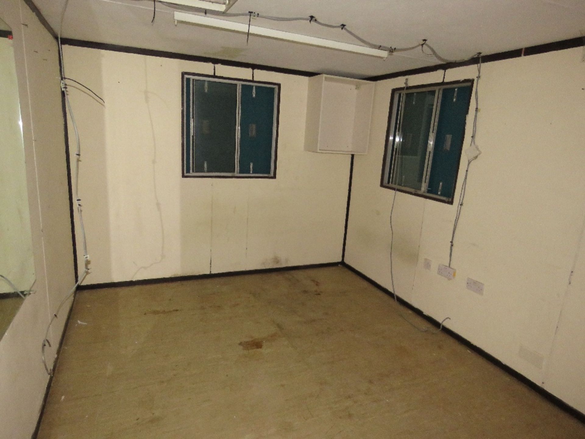 SECURE PORTABLE SITE OFFICE, 32FT X 10FT WITH 2 X MID DOORS, WINDOWS WITH SHUTTERS. NO KEYS/HANDLES - Image 7 of 7