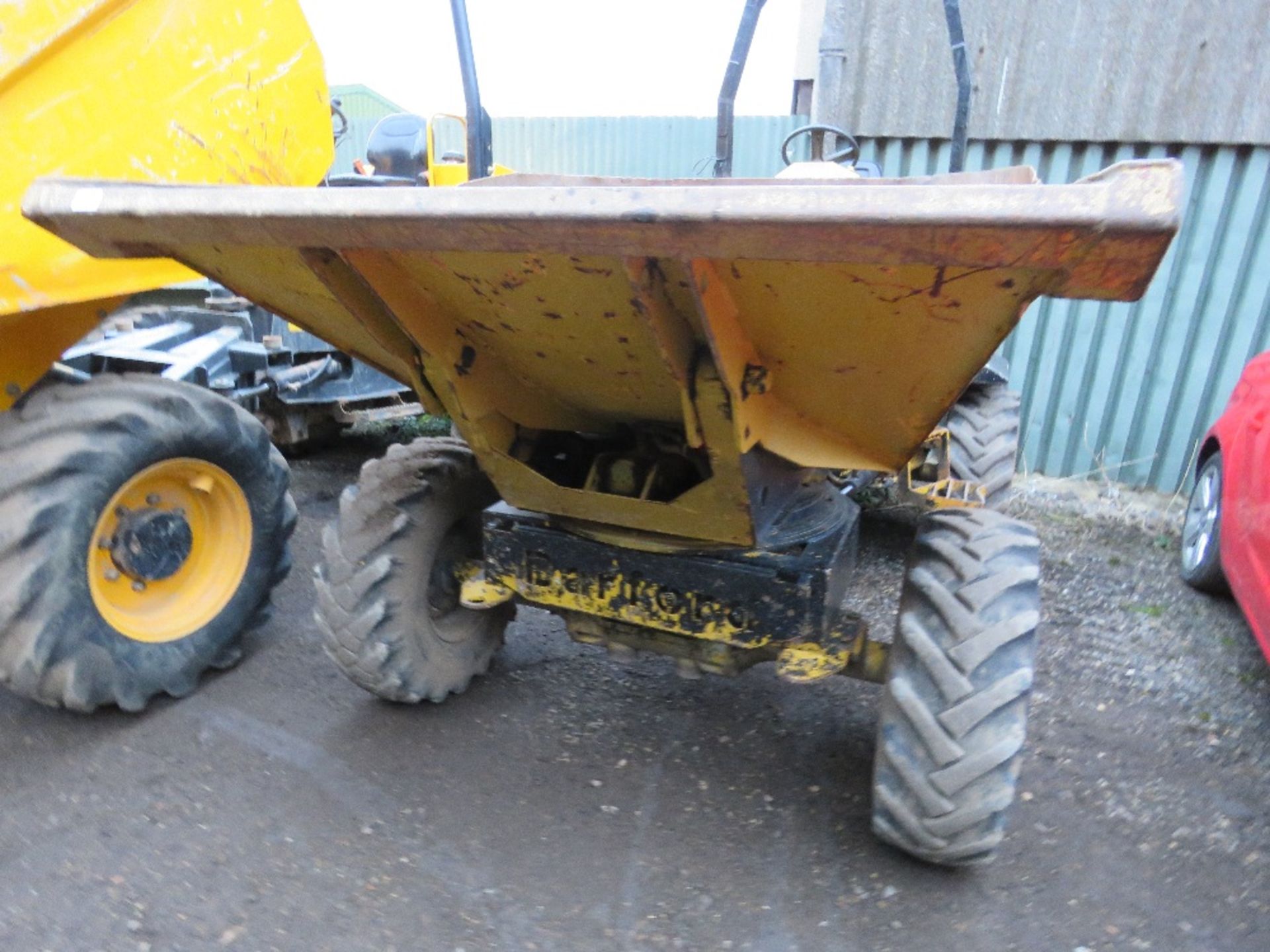 BARFORD SX3000 3 TONNE SWIVEL SKIP DUMPER, YEAR 2001. DEUTZ AIR COOLED ENGINE. SN:SX3898/SHMC0091. D - Image 2 of 10