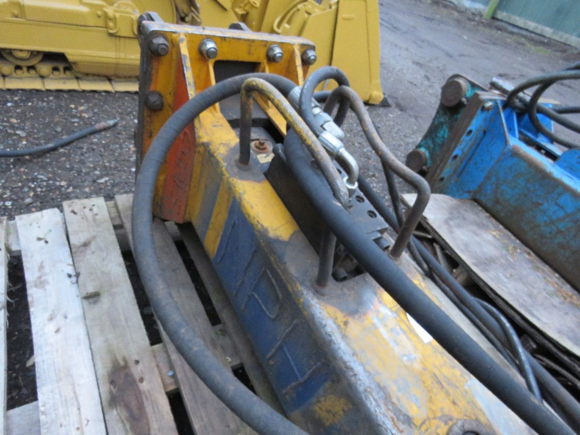 ARROWHEAD S60 EXCAVATOR HYDRAULIC BREAKER, 50MM PINS. PN:EA055. DIRECT FROM LOCAL COMPANY AS PART OF - Image 4 of 4