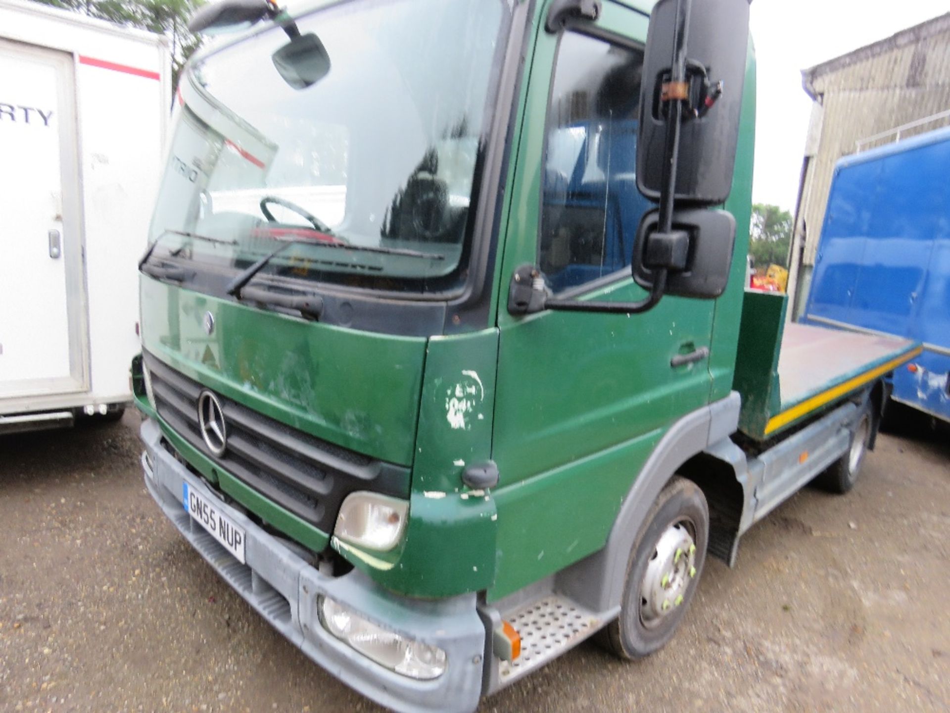 MERCEDES 7.5TONNE FLAT BED LORRY REG:GN55 NUP. MANUAL GEARBOX. STEEL CHEQUER PLATE BODY, 12FT LENGTH - Image 6 of 10