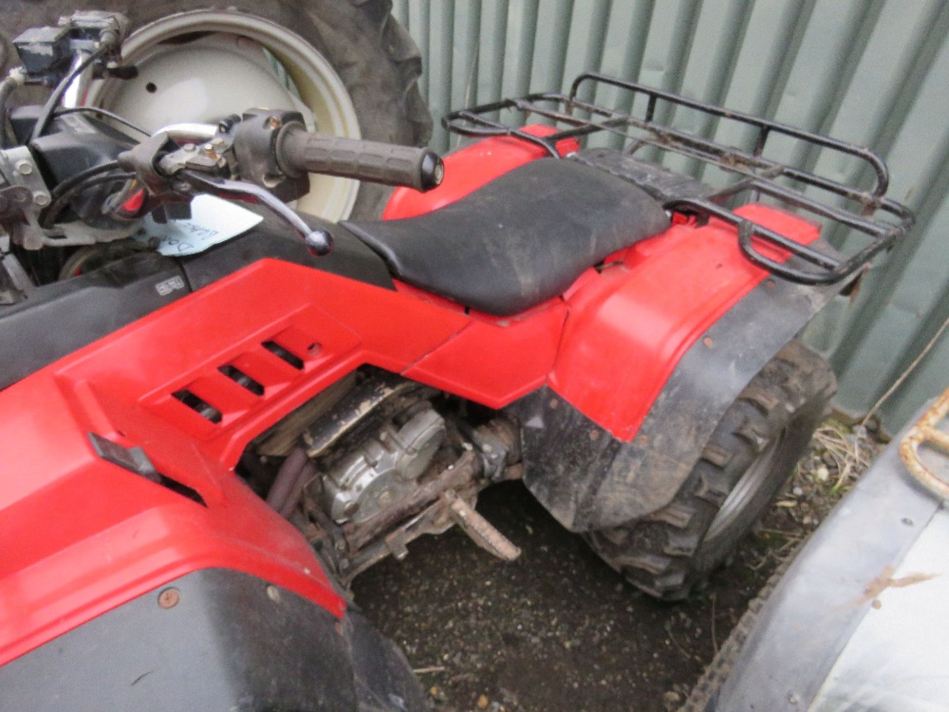 HONDA 2WD QUAD BIKE, RECENT TYRE REPLACEMENT. WHEN TESTED WAS SEEN TO START, DRIVE AND STEER, BRAKES - Image 3 of 8