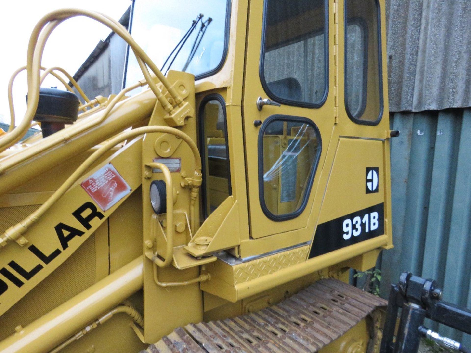 CATERPILLAR / CAT 931B TRACKED LOADING SHOVEL WITH 4 IN 1 BUCKET. SHOWING 3361 HOURS ON THE CLOCK. S - Image 4 of 8