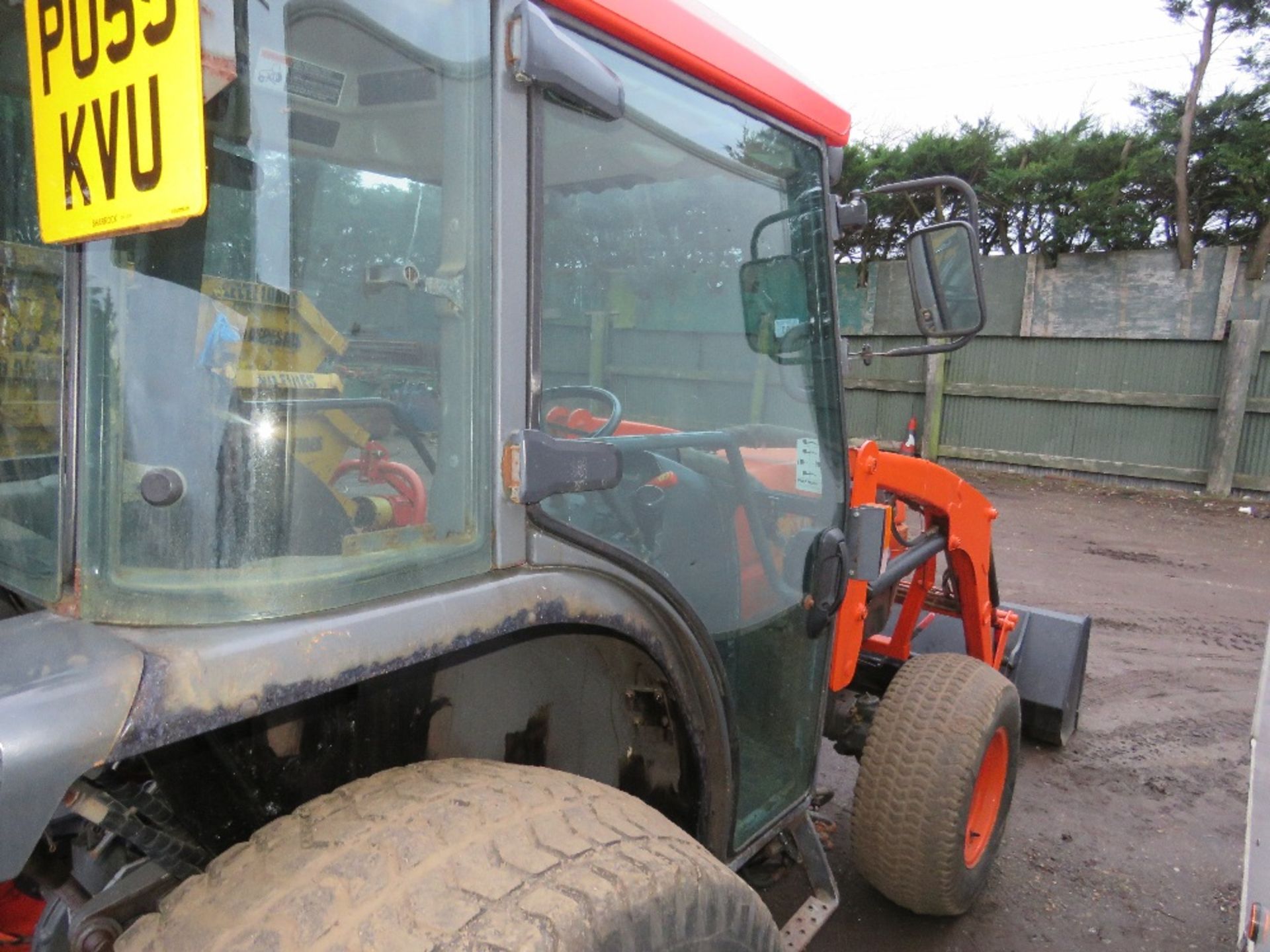 KUBOTA L5030 4WD TRACTOR WITH LOADER AND BUCKET. REG:PO55 KVU (LOG BOOK TO APPLY FOR). SN:37647. WHE - Image 15 of 16