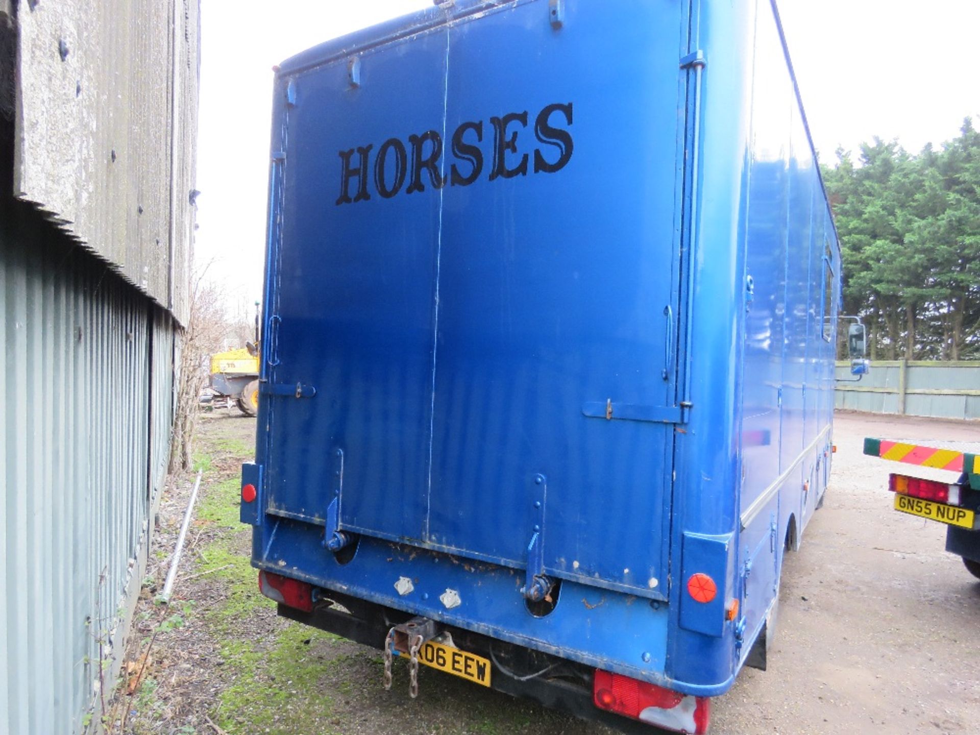 MAN TGL7.150 HORSE BOX LORRY WITH LIVING AREA. REG:NX06 EEW. 358,056 REC KMS. WITH TOWBAR BRACKET. S - Image 9 of 10