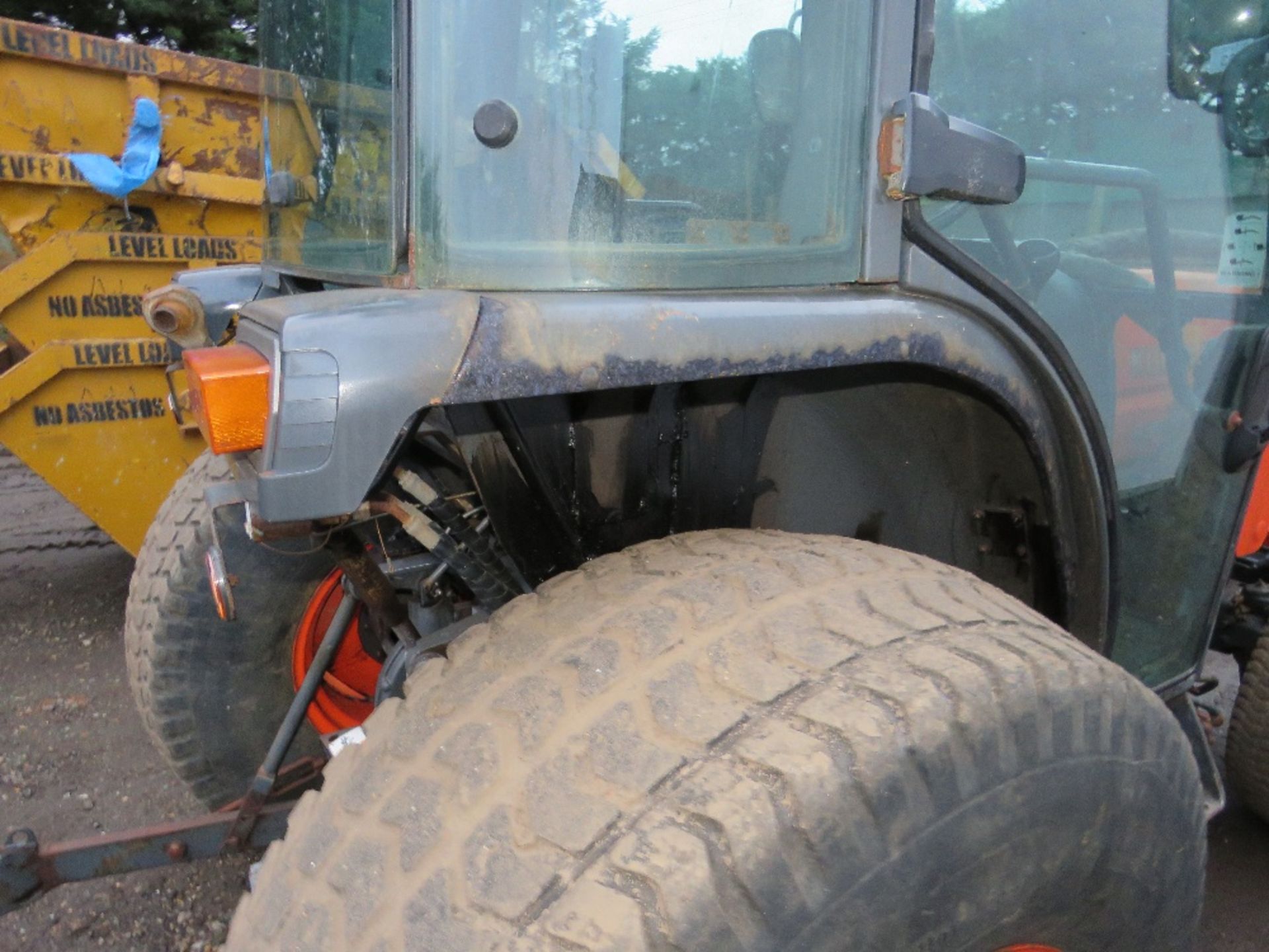 KUBOTA L5030 4WD TRACTOR WITH LOADER AND BUCKET. REG:PO55 KVU (LOG BOOK TO APPLY FOR). SN:37647. WHE - Image 14 of 16