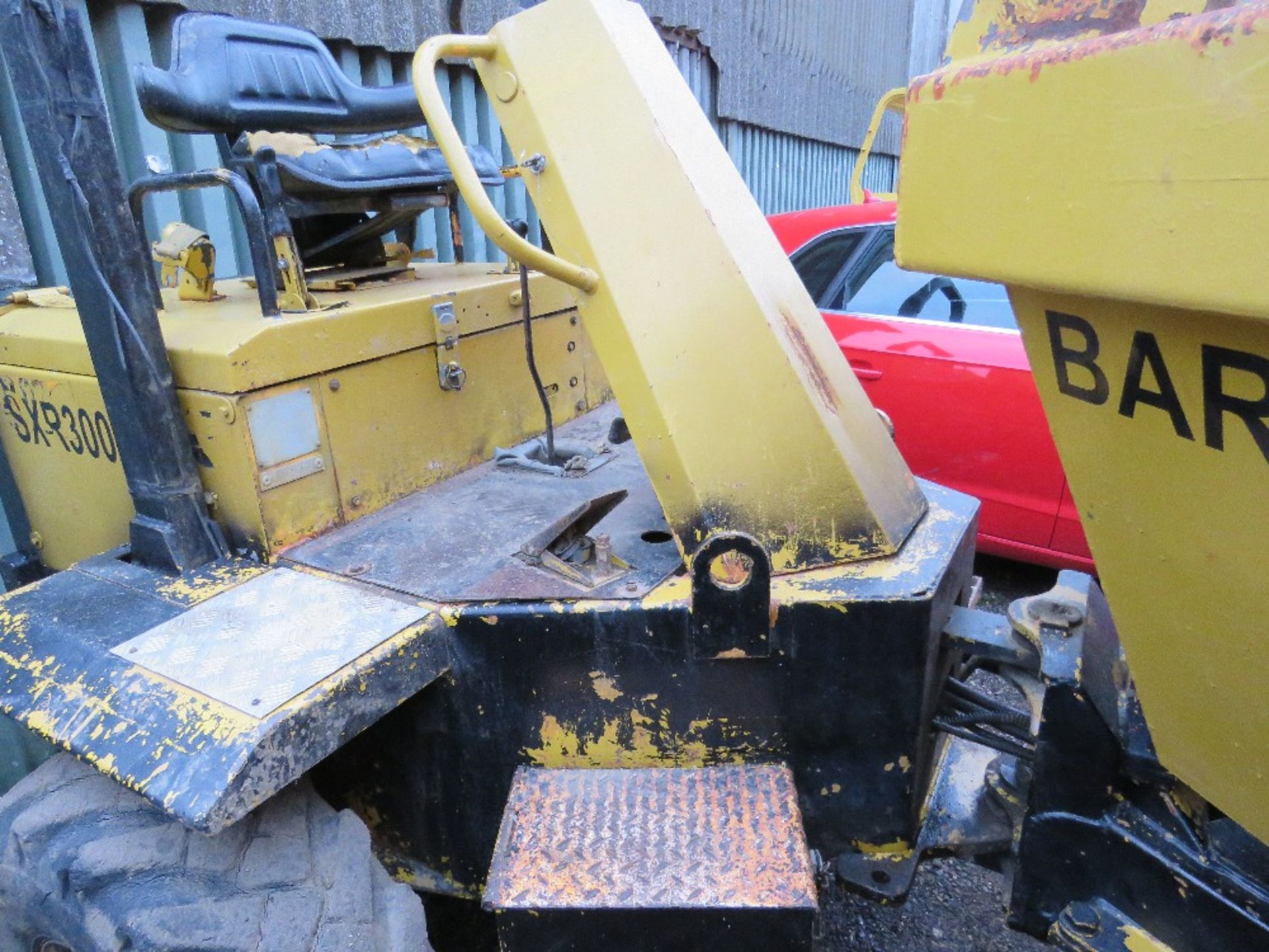 BARFORD SX3000 3 TONNE SWIVEL SKIP DUMPER, YEAR 2001. DEUTZ AIR COOLED ENGINE. SN:SX3898/SHMC0091. D - Image 3 of 10