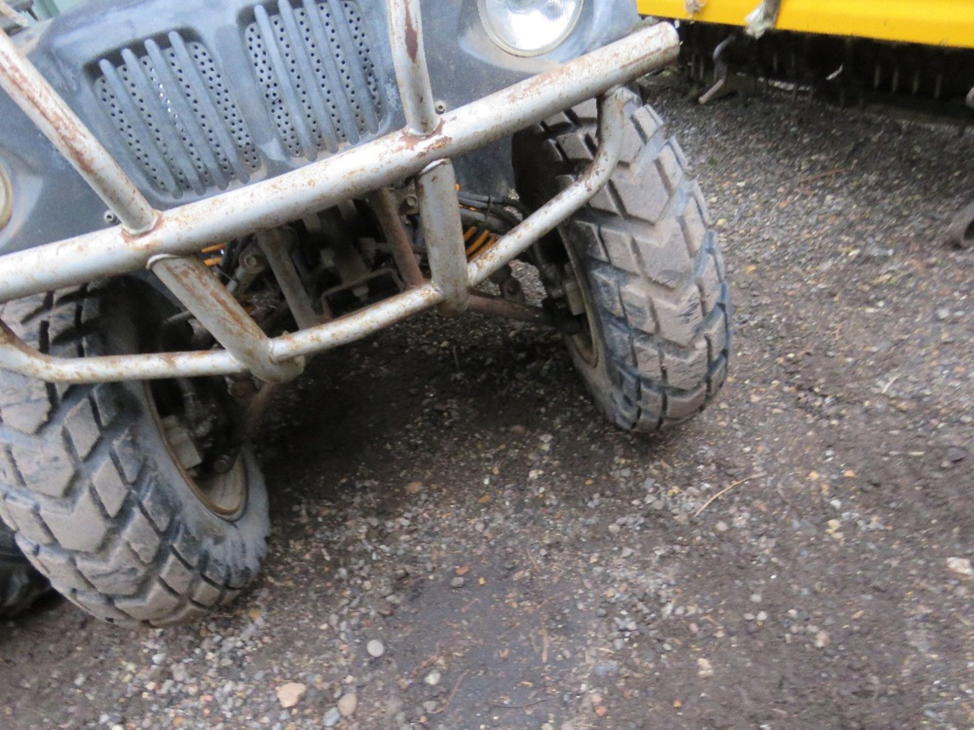 QUANTUM NF150 AUTO QUAD BIKE. WHEN TESTED WAS SEEN TO RUN AND DRIVE, STEER AND BRAKE BUT NEEDS ATTEN - Image 2 of 6