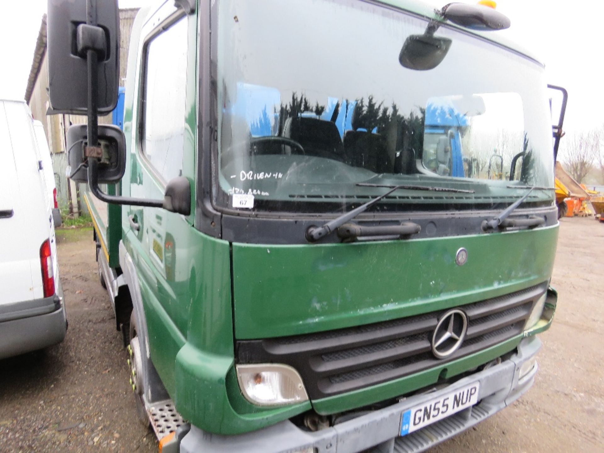 MERCEDES 7.5TONNE FLAT BED LORRY REG:GN55 NUP. MANUAL GEARBOX. STEEL CHEQUER PLATE BODY, 12FT LENGTH