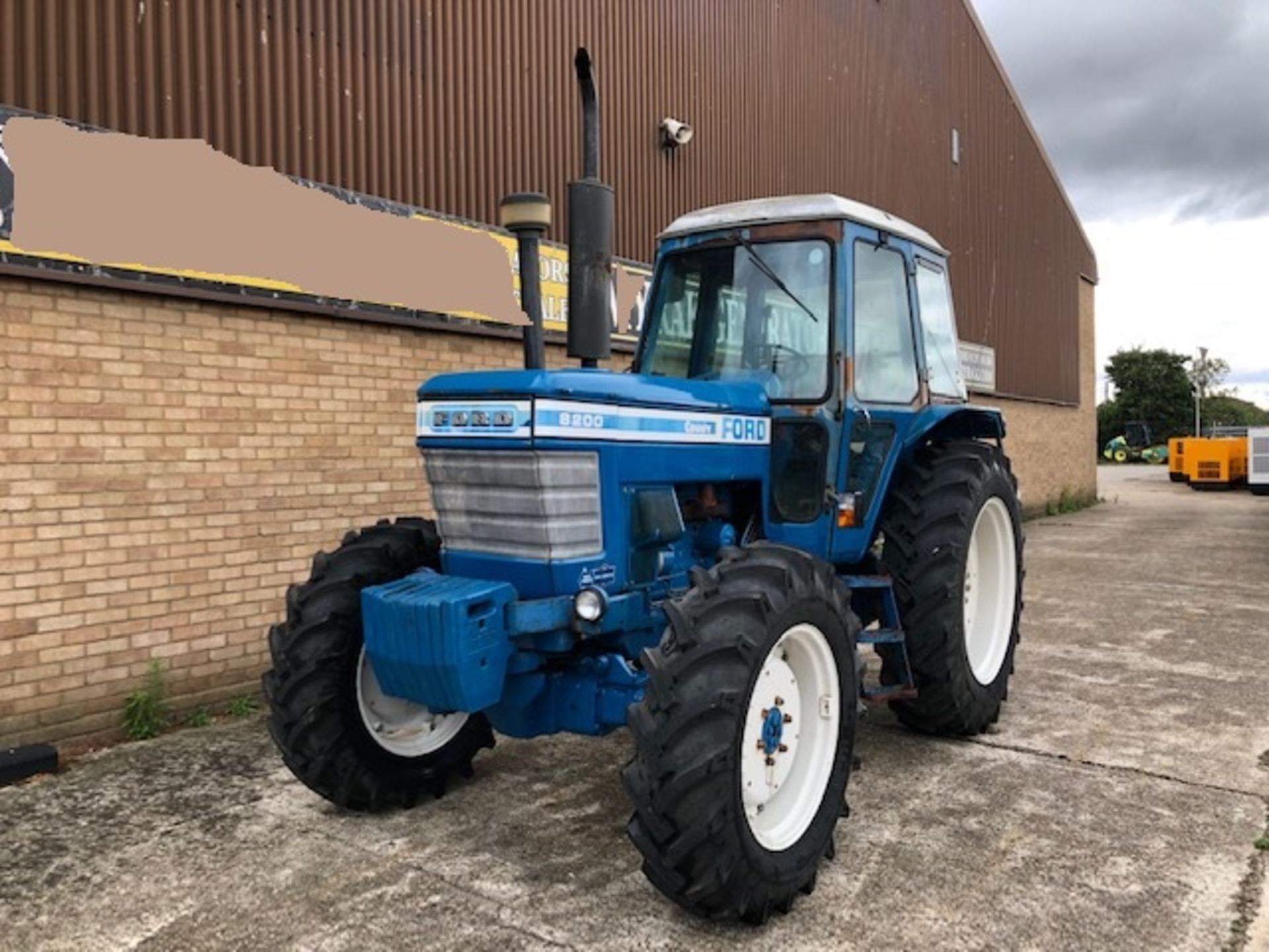 FORD COUNTY 8200 4 x 4 CLASSIC TRACTOR - Image 3 of 14