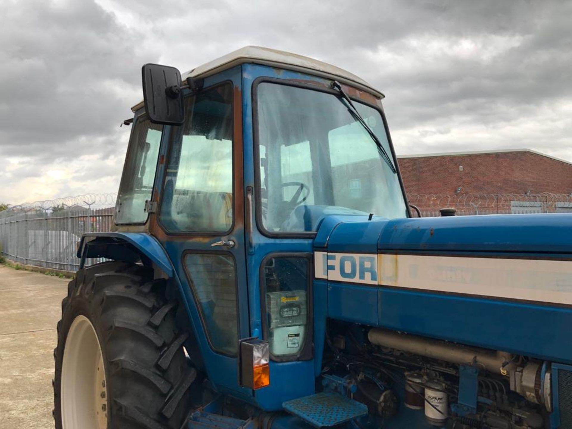 FORD COUNTY 8200 4 x 4 CLASSIC TRACTOR - Image 8 of 14