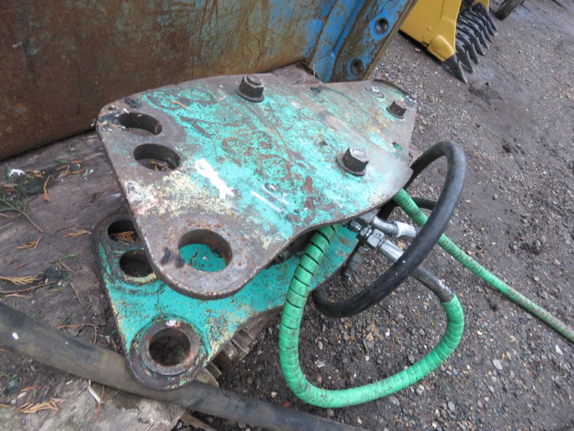 EXCAVATOR MOUNTED BREAKER ON 40MM PINS. - Image 2 of 2