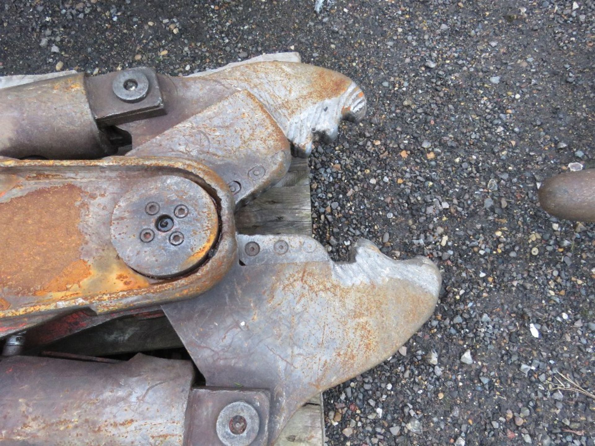 EXCAVATOR MOUNTED PULVERISER JAWS, ON 45MM PINNED BRACKET. - Image 2 of 5