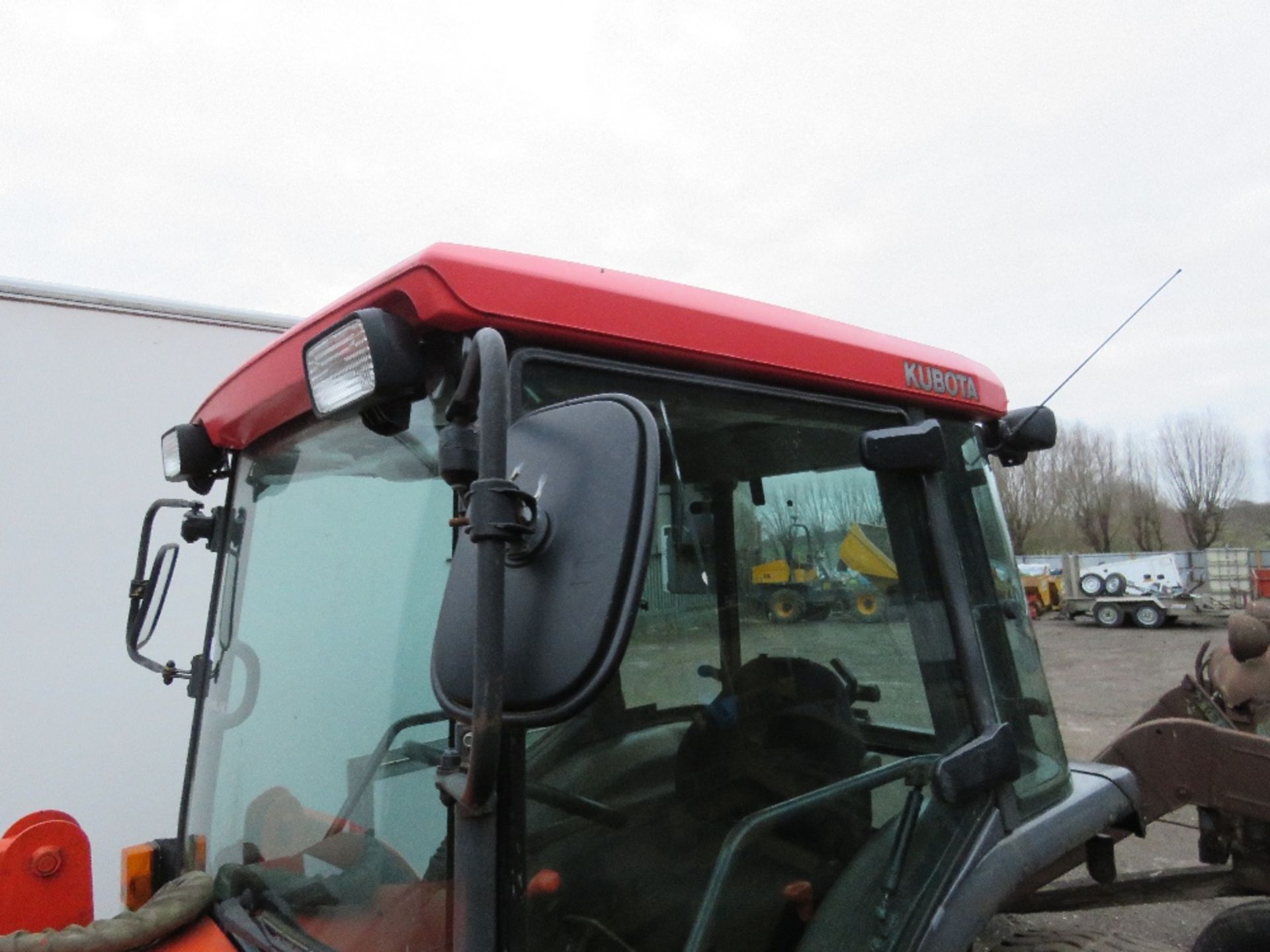 KUBOTA L5030 4WD TRACTOR WITH LOADER AND BUCKET. REG:PO55 KVU (LOG BOOK TO APPLY FOR). SN:37647. WHE - Image 6 of 16