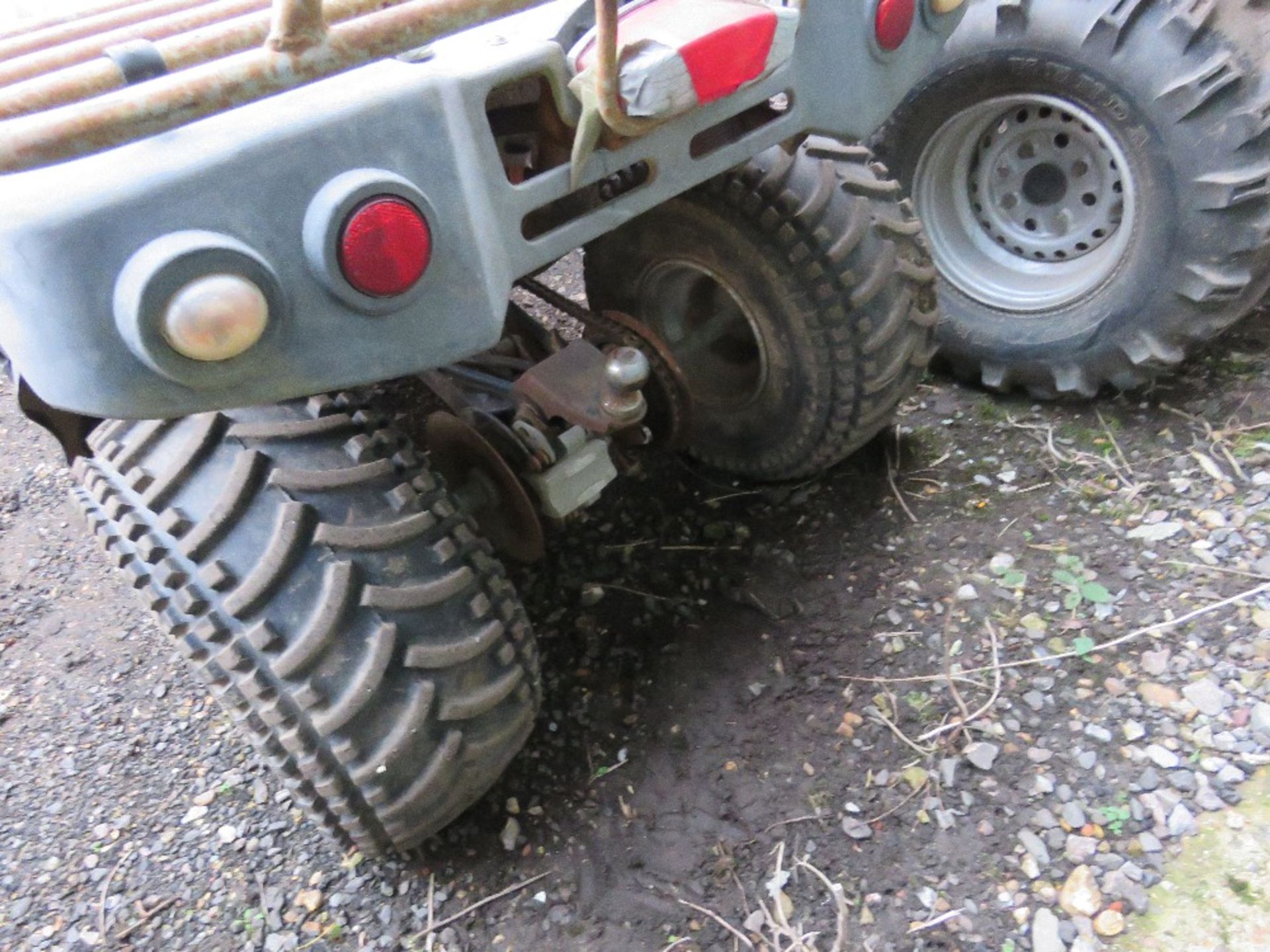 QUANTUM NF150 AUTO QUAD BIKE. WHEN TESTED WAS SEEN TO RUN AND DRIVE, STEER AND BRAKE BUT NEEDS ATTEN - Image 6 of 6