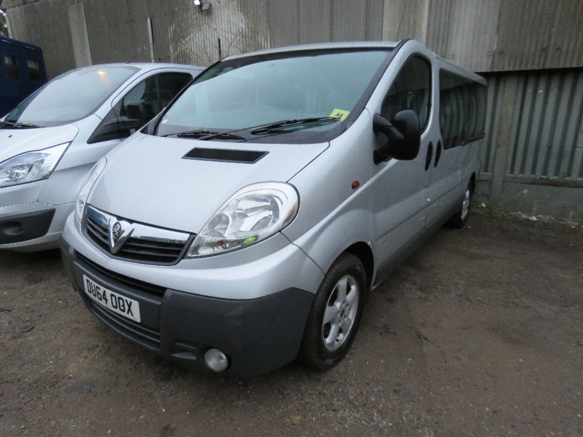 bid increment now £100 VAUXHALL VIVARO CDTI 9 SEATER MINIBUS REG: DU64 OOX. 207,193 REC MILES. - Image 2 of 10