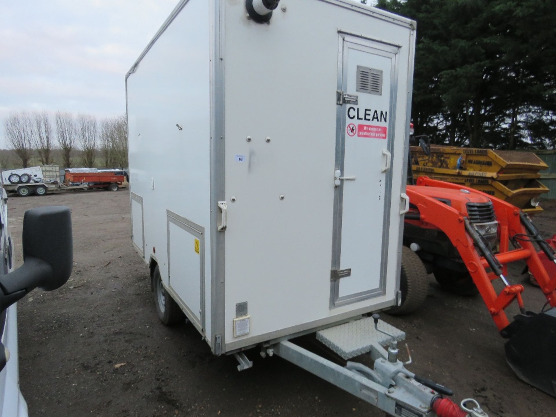 AIR MANAGEMNET SYSTEMS TINY LIGHT UV SINGLE AXLED DECONTAMINATION SHOWER UNIT. SN:DC16.11.13. 10FT L