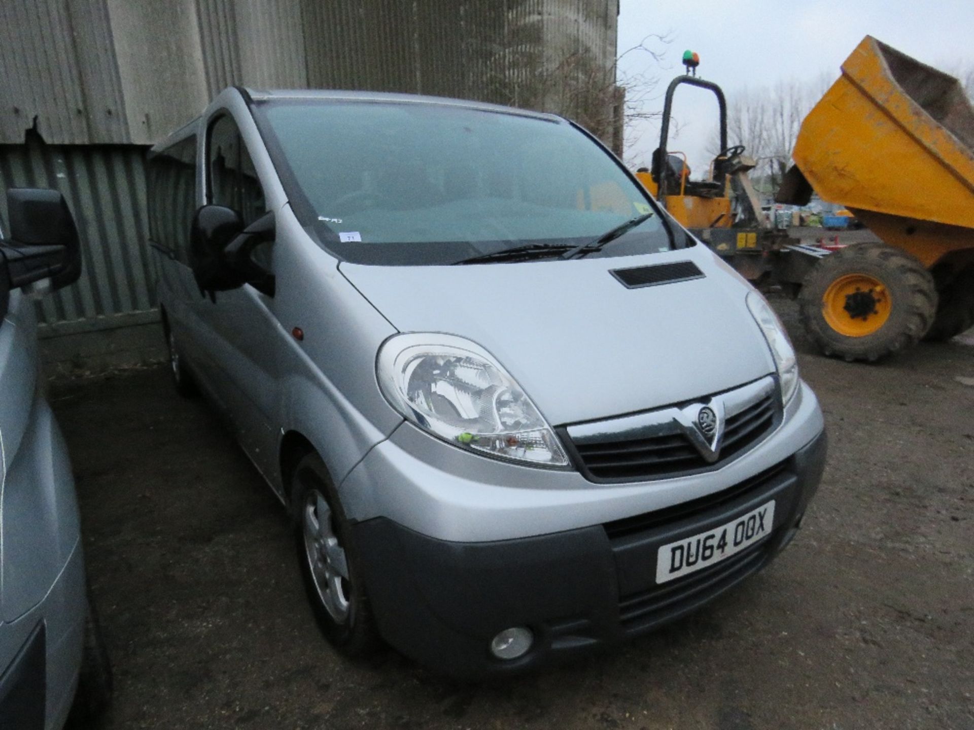 bid increment now £100 VAUXHALL VIVARO CDTI 9 SEATER MINIBUS REG: DU64 OOX. 207,193 REC MILES.