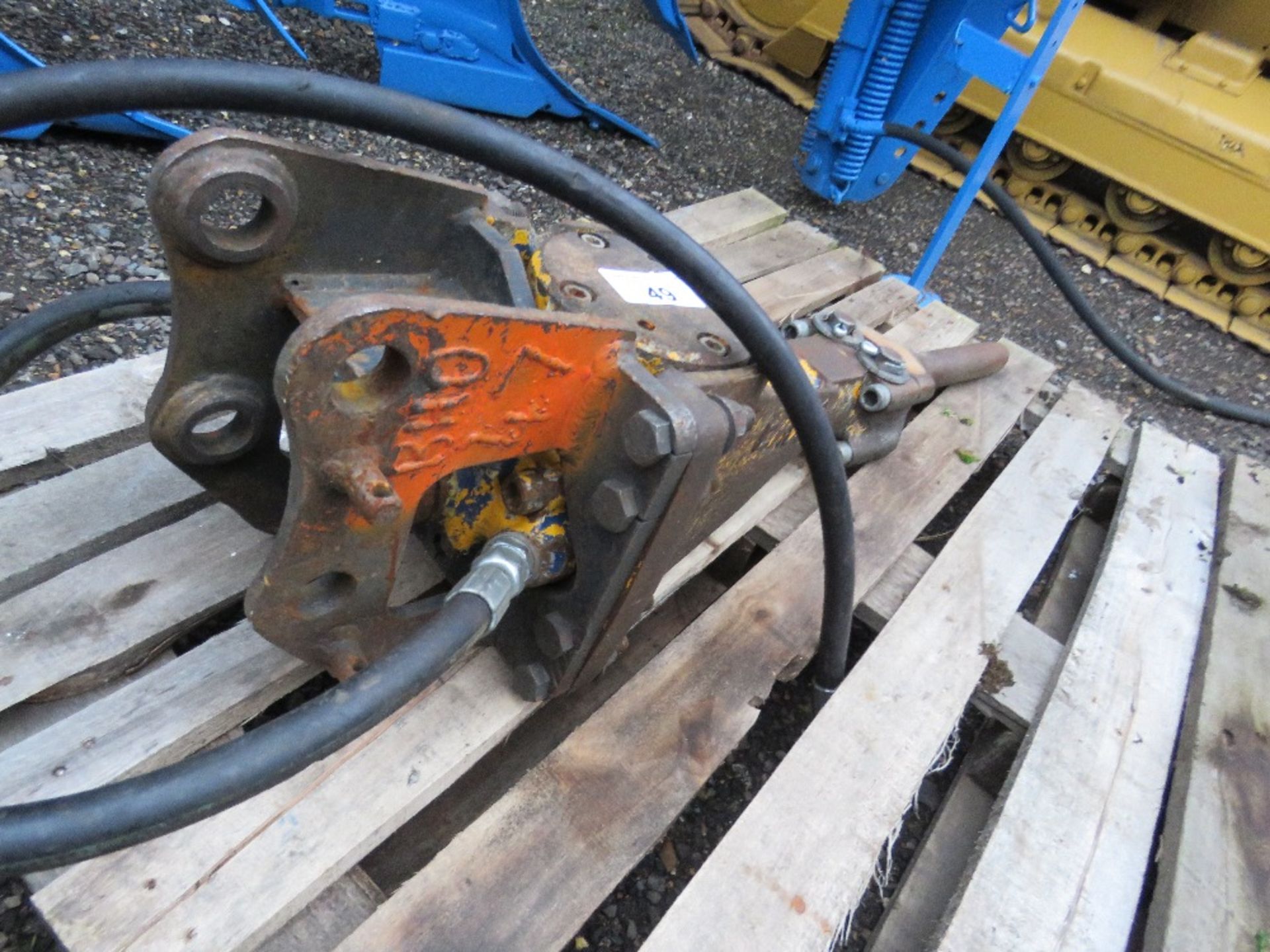 ATLAS COPCO SBC115 EXCAVATOR BREAKER, 30MM PINS. PN:EA030. DIRECT FROM LOCAL COMPANY AS PART OF THE - Image 2 of 3