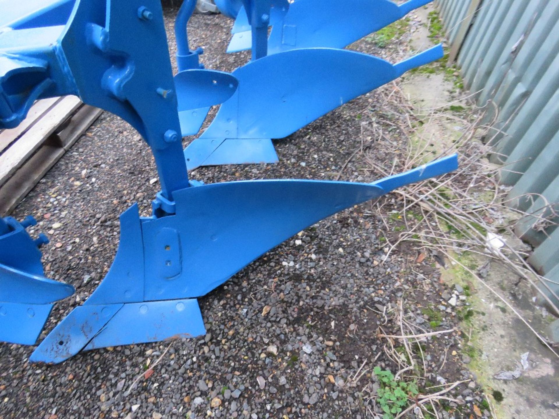 LEMKEN DI 110 3 FURROW REVERSIBLE PLOUGH. - Image 4 of 8