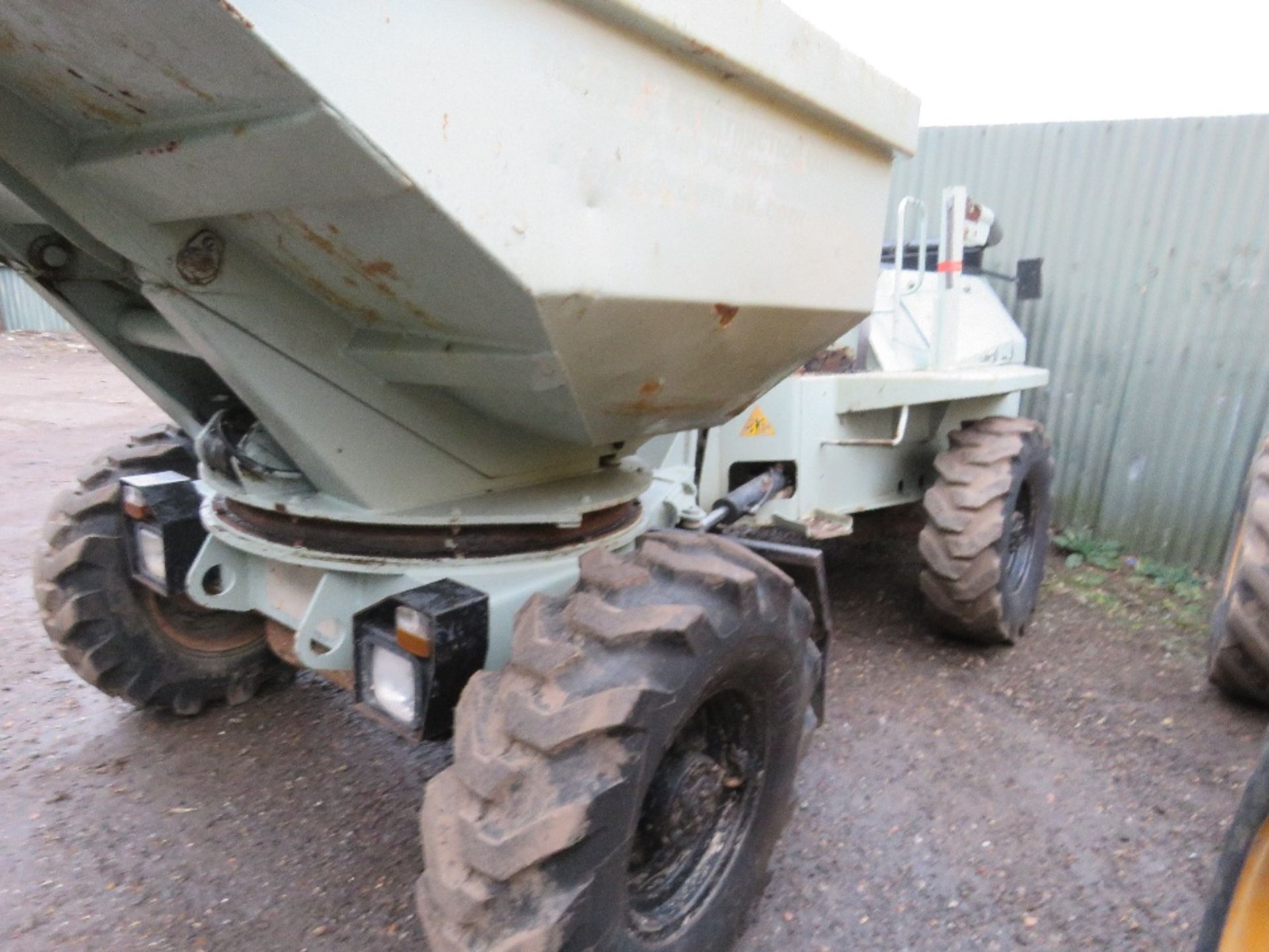 benford swivel skip 5 tonne dumper. when tested was seen to drive, steer, brake and tip. sn:SLBDN00E - Image 5 of 6