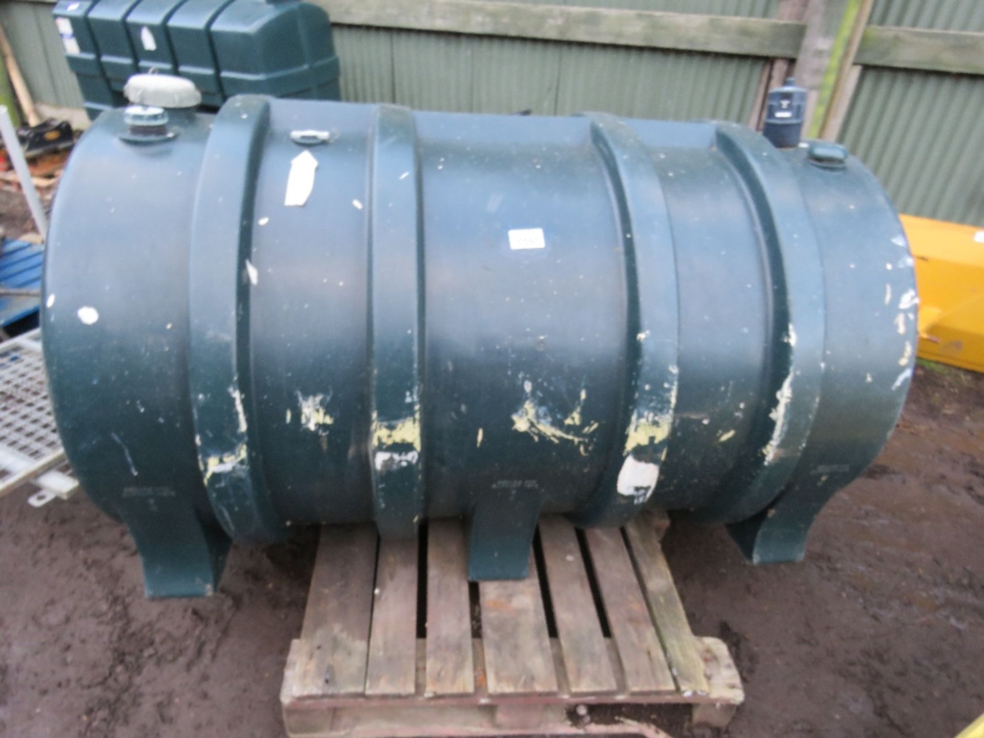 PLASTIC DIESEL TANK, 1385LITRE CAPACITY. THIS LOT IS SOLD UNDER THE AUCTIONEERS MARGIN SCHEME, THERE
