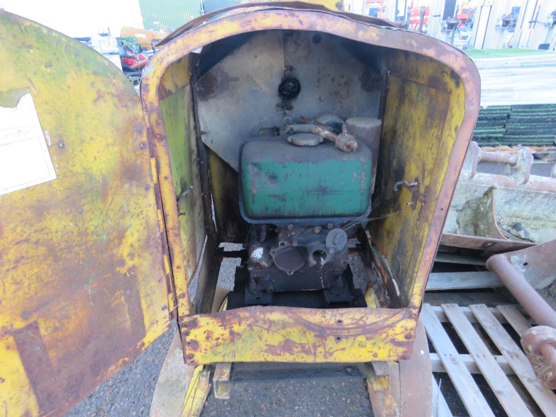 DIESEL HANDLE START CEMENT MIXER. - Image 2 of 5