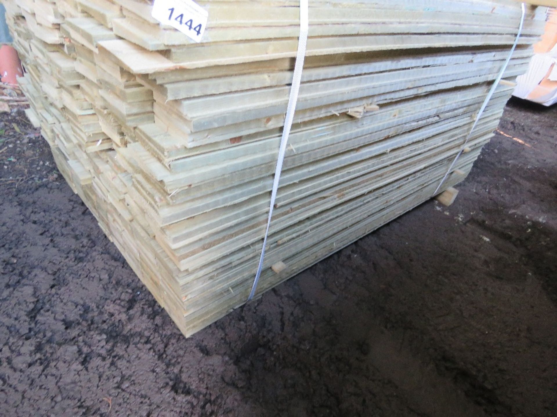 LARGE PACK OF FEATHER EDGE PRESSURE TREATED FENCE CLADDING TIMBER BOARDS. 1.5M LENGTH X 100MM WIDTH
