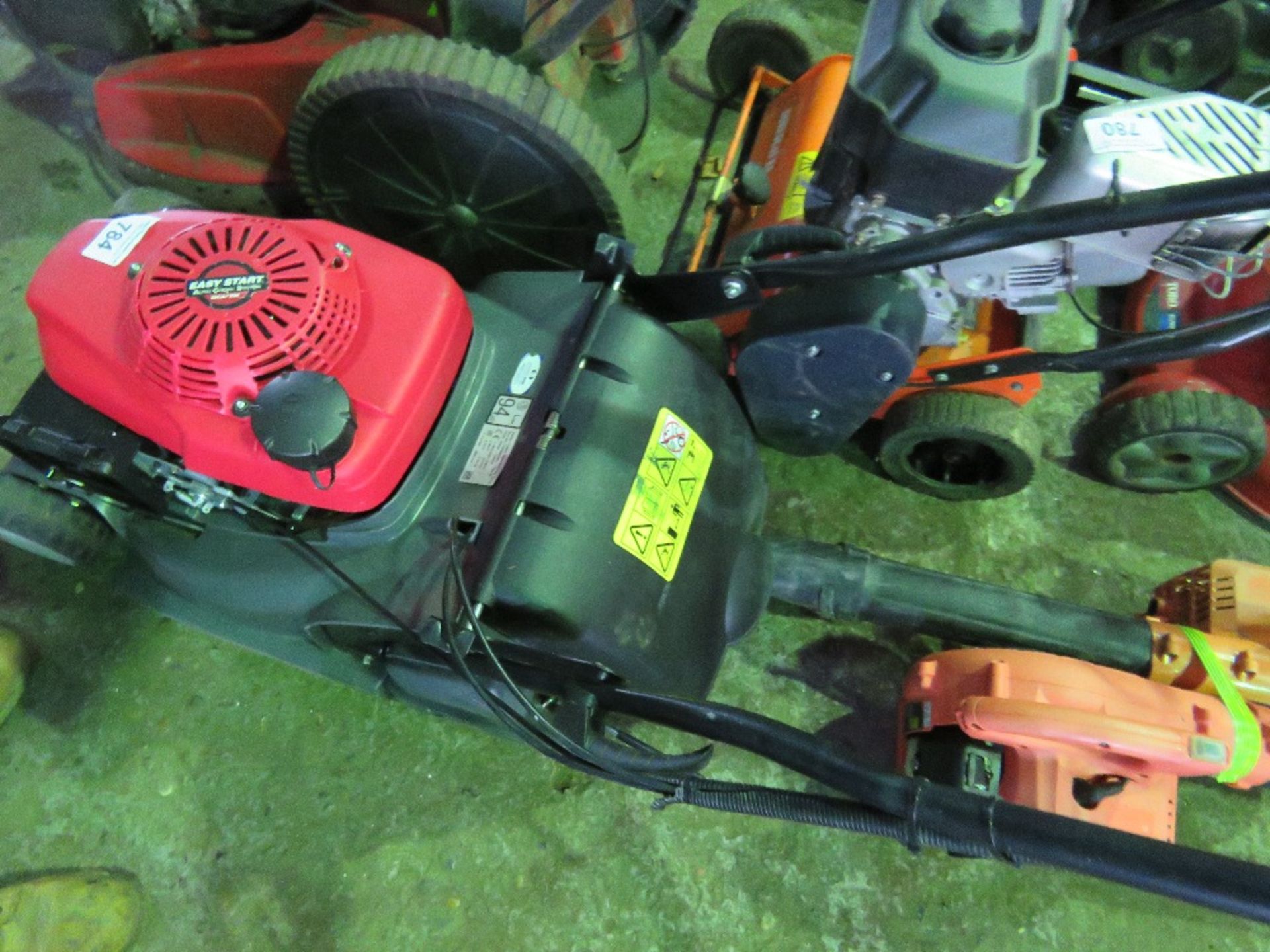 HONDA HRX 426 PETROL ENGINED MOWER. THIS LOT IS SOLD UNDER THE AUCTIONEERS MARGIN SCHEME, THEREFORE - Image 2 of 3