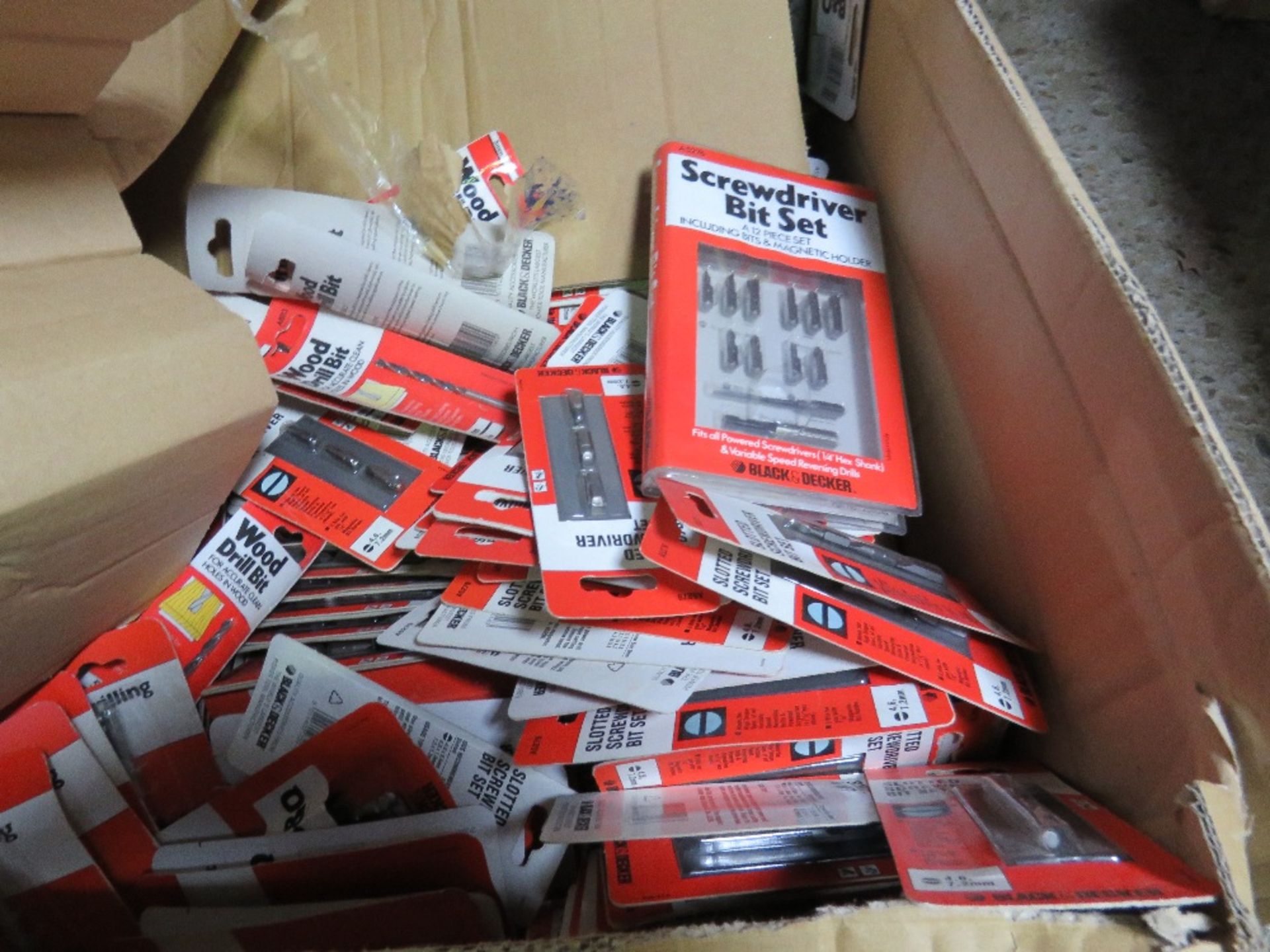 LARGE BOX OF BLACK & DECKER SCREWDRIVER BITS, ETC, SOURCED FROM SHOP CLOSURE. - Image 2 of 2