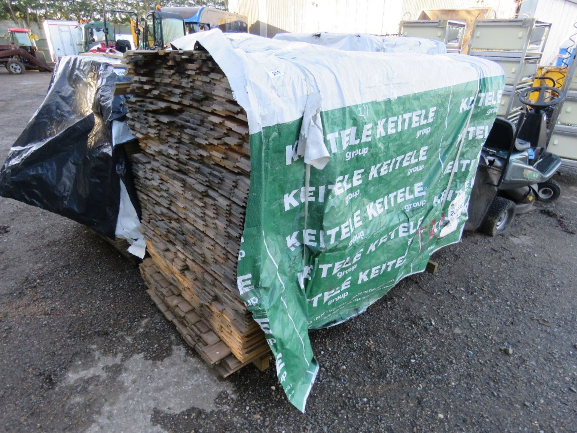 EXTRA LARGE PACK OF UNTREATED SHIPLAP FENCE CLADDING TIMBER BOARDS. SIZE: 1.73M LENGTH X 95MM WIDTH