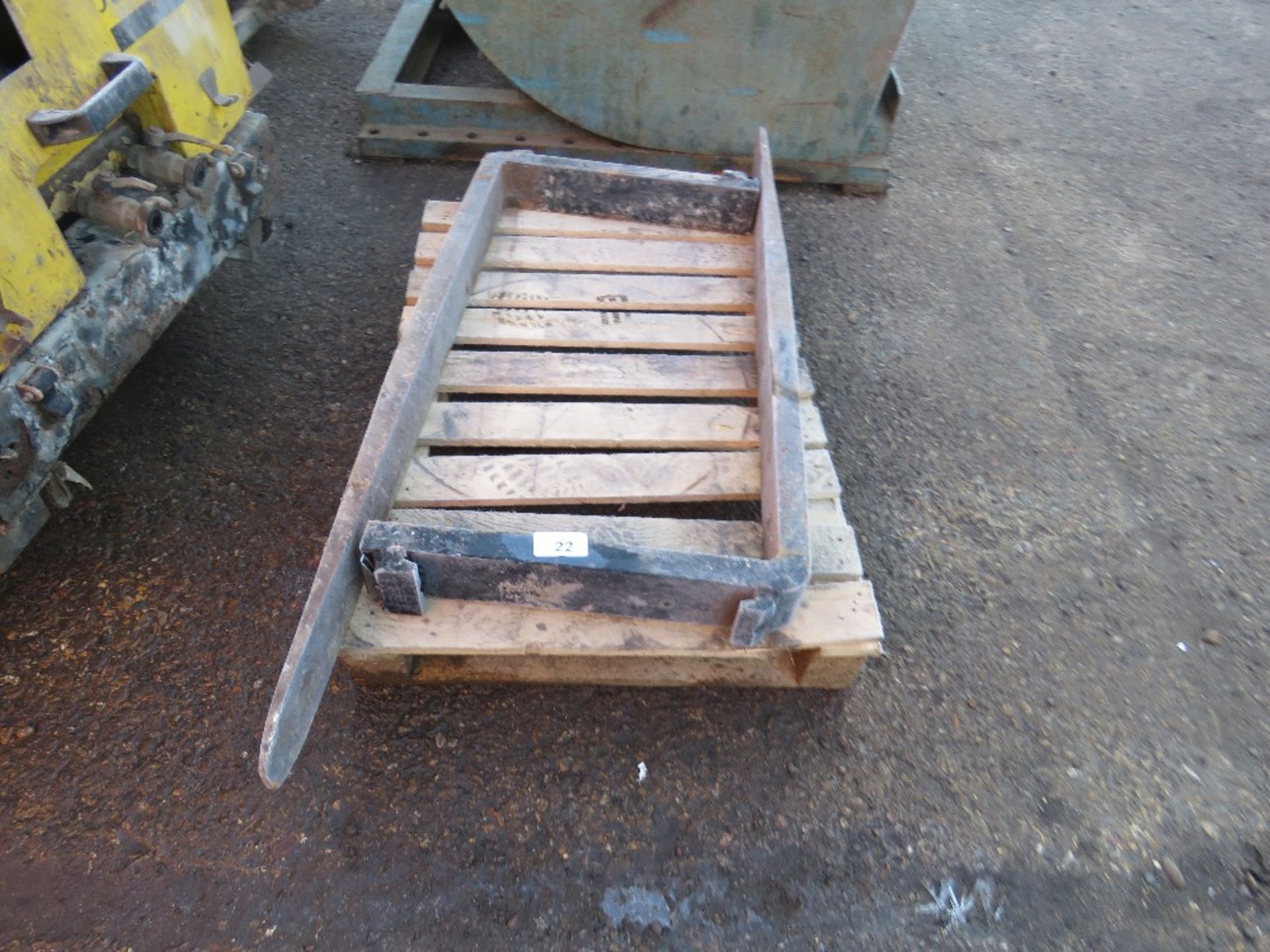 PAIR OF FORKLIFT TINES. - Image 2 of 2