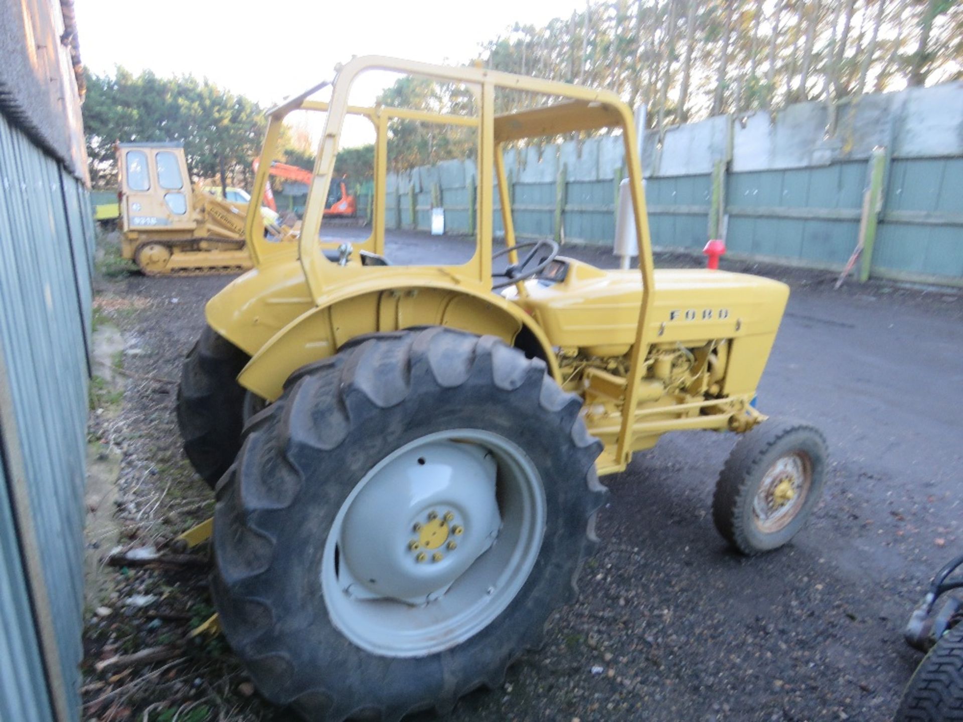 FORD INDUSTRIAL SPEC AGRICULTURAL TRACTOR, LIKE A 3000. UNFINISHED PROJECT. WHNE TESTED WAS SEEN TO - Image 5 of 8